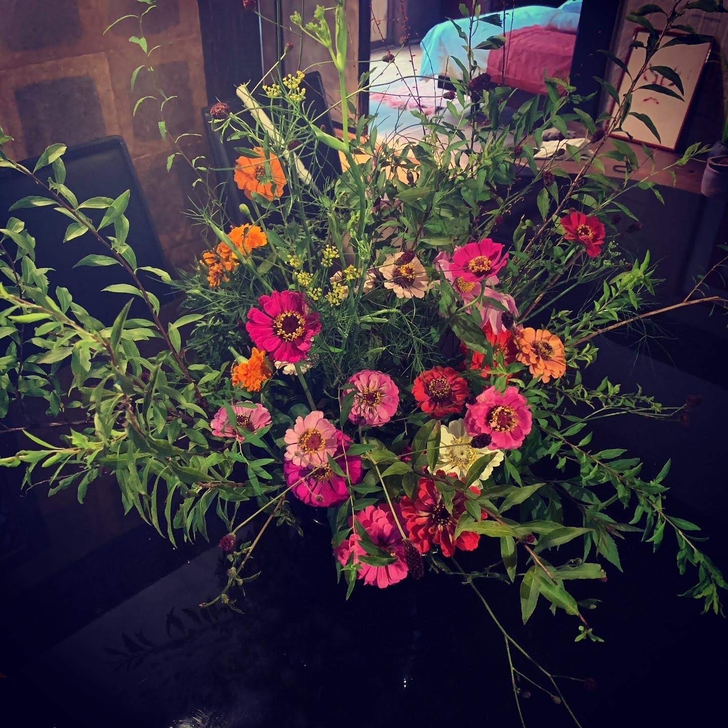 お花で装飾した室内