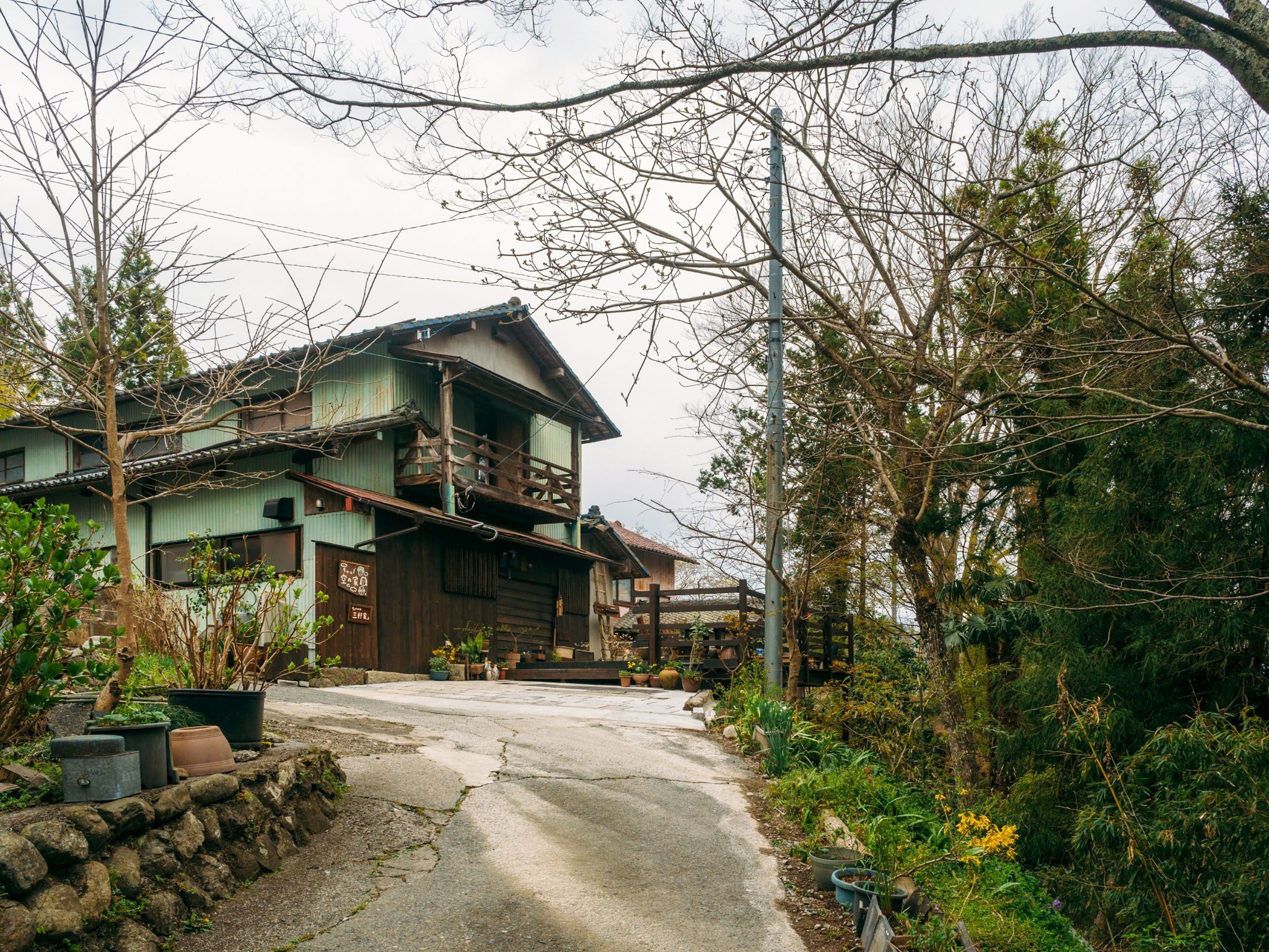 ・【外観】電車でお越しのお客さまは最寄りの駅からの無料送迎をいたします