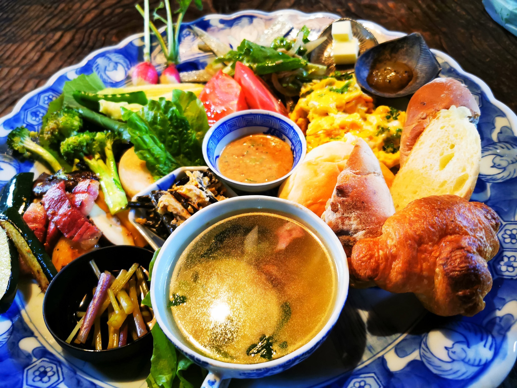 ・【朝食一例】丹精込めて育てられた無農薬野菜のおいしさをご堪能ください