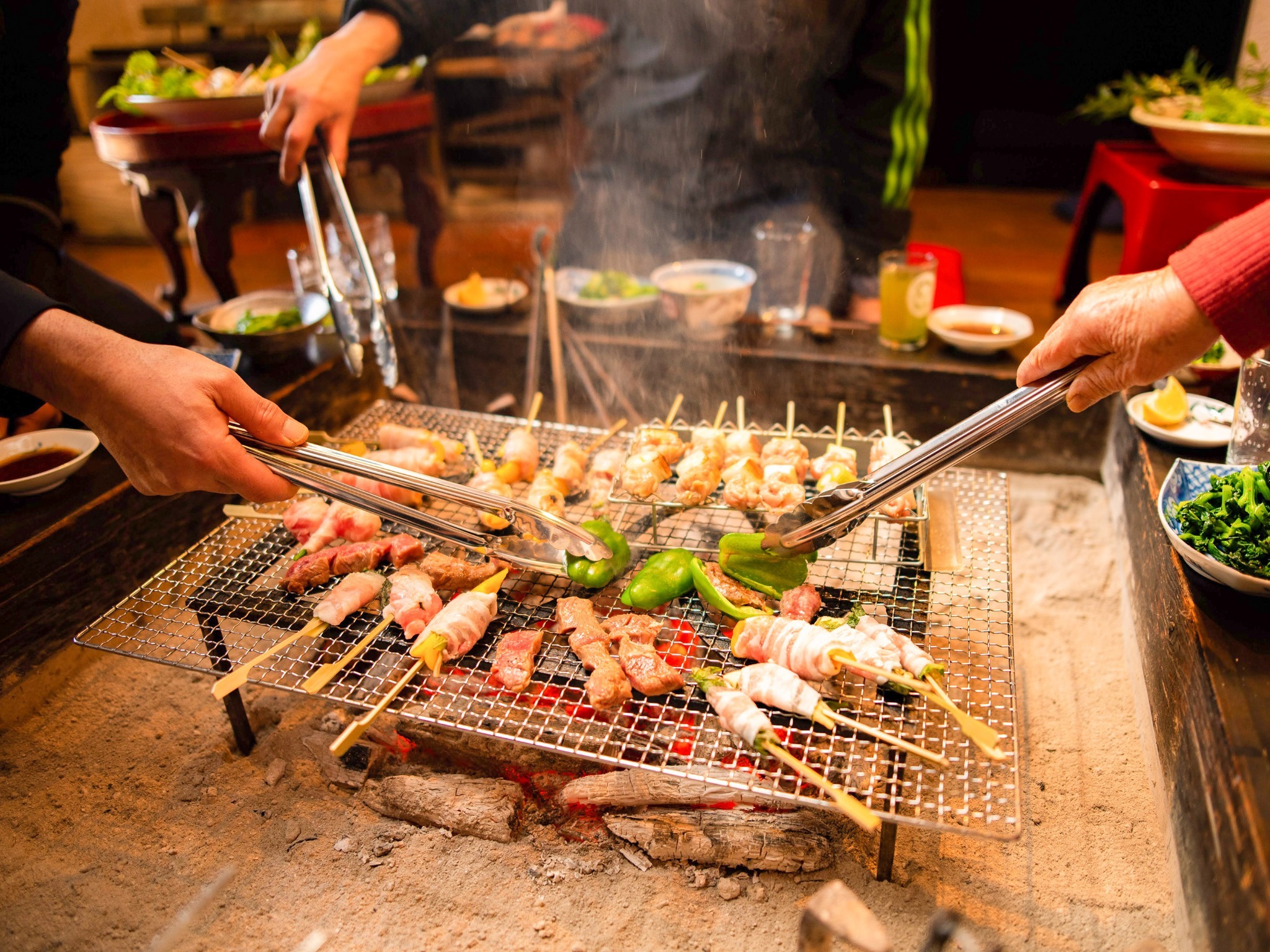 ・【囲炉裏BBQ】バーベキューでお肉のおいしさも倍増です