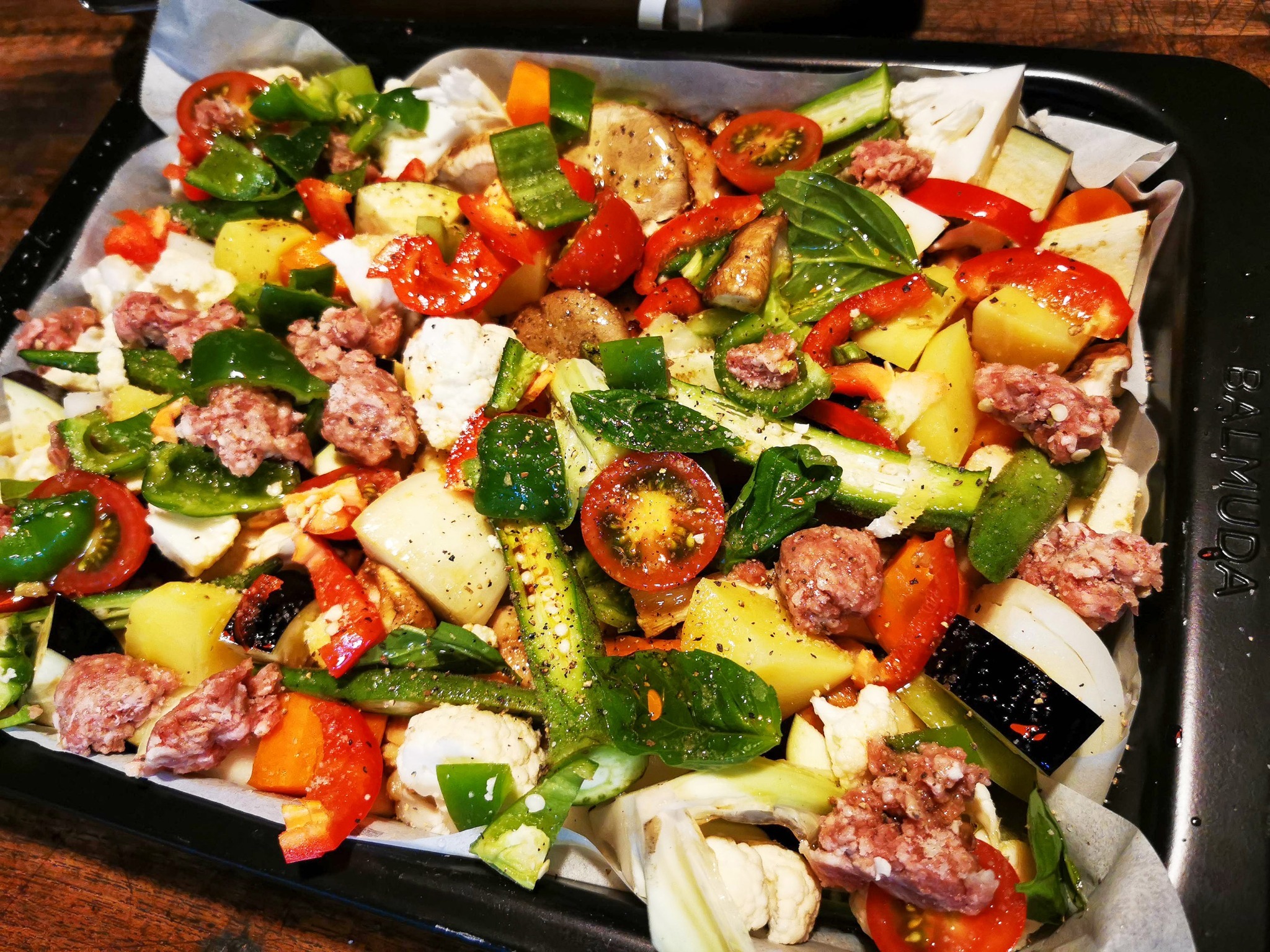 ・【お食事一例】彩りゆたかなお野菜で見た目も楽しいお食事です