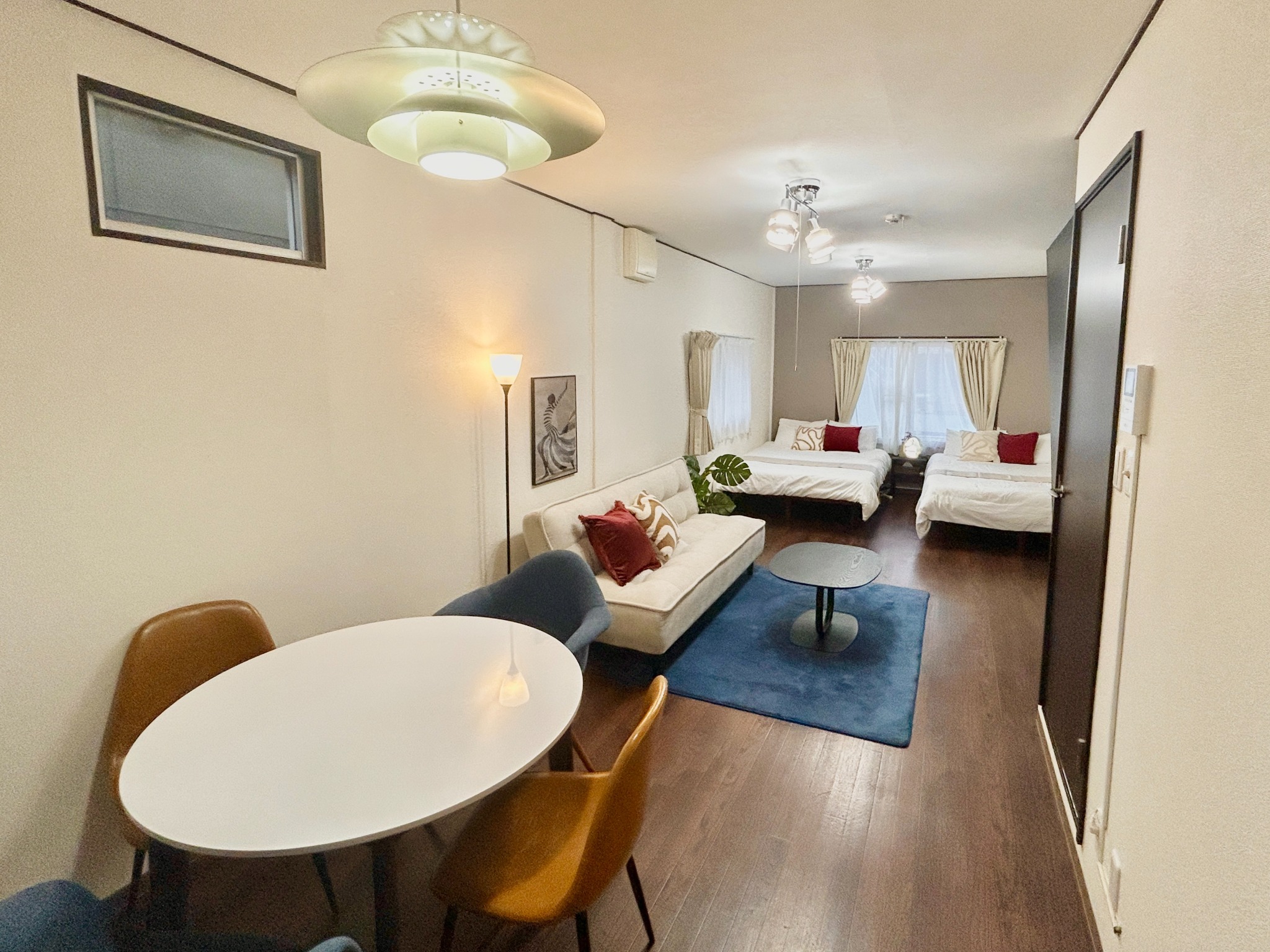 一軒家貸切/駅から徒歩3分/難波電車6分/2シャワー・2トイレ