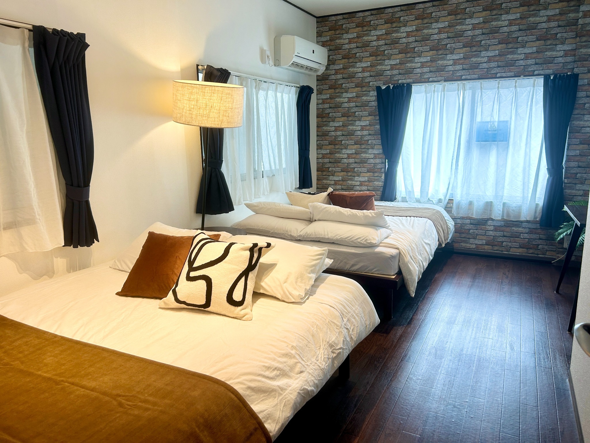 一軒家貸切/駅から徒歩3分/難波電車6分/2シャワー・2トイレ