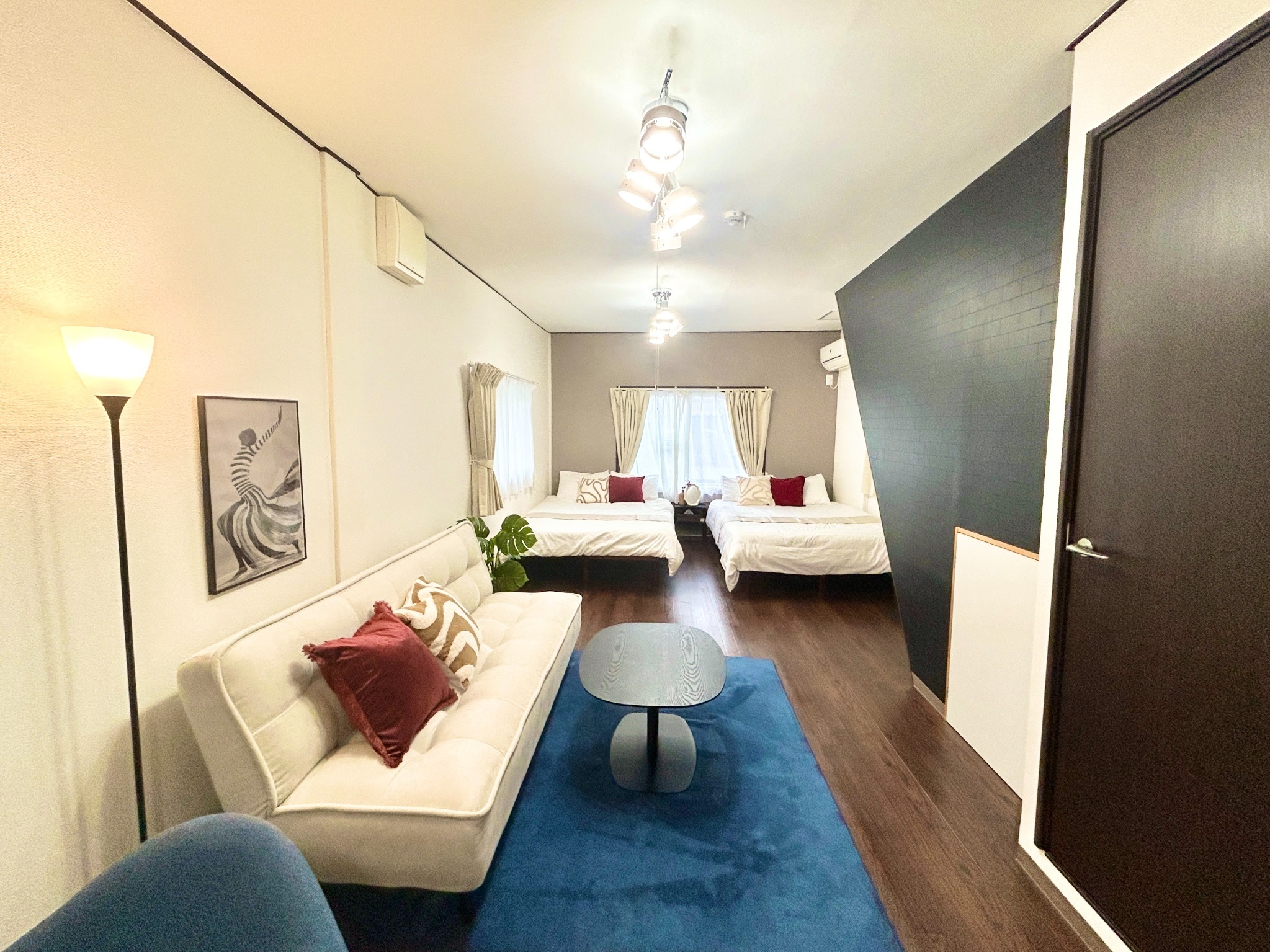 一軒家貸切/駅から徒歩3分/難波電車6分/2シャワー・2トイレ