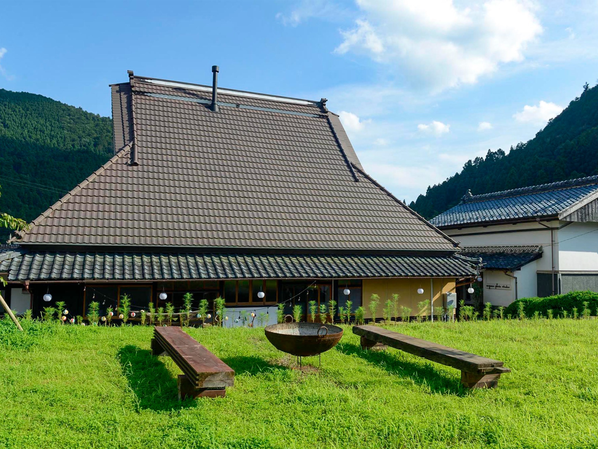 ・夏の『カーサ美山』 総面積1200平米の敷地に佇みます