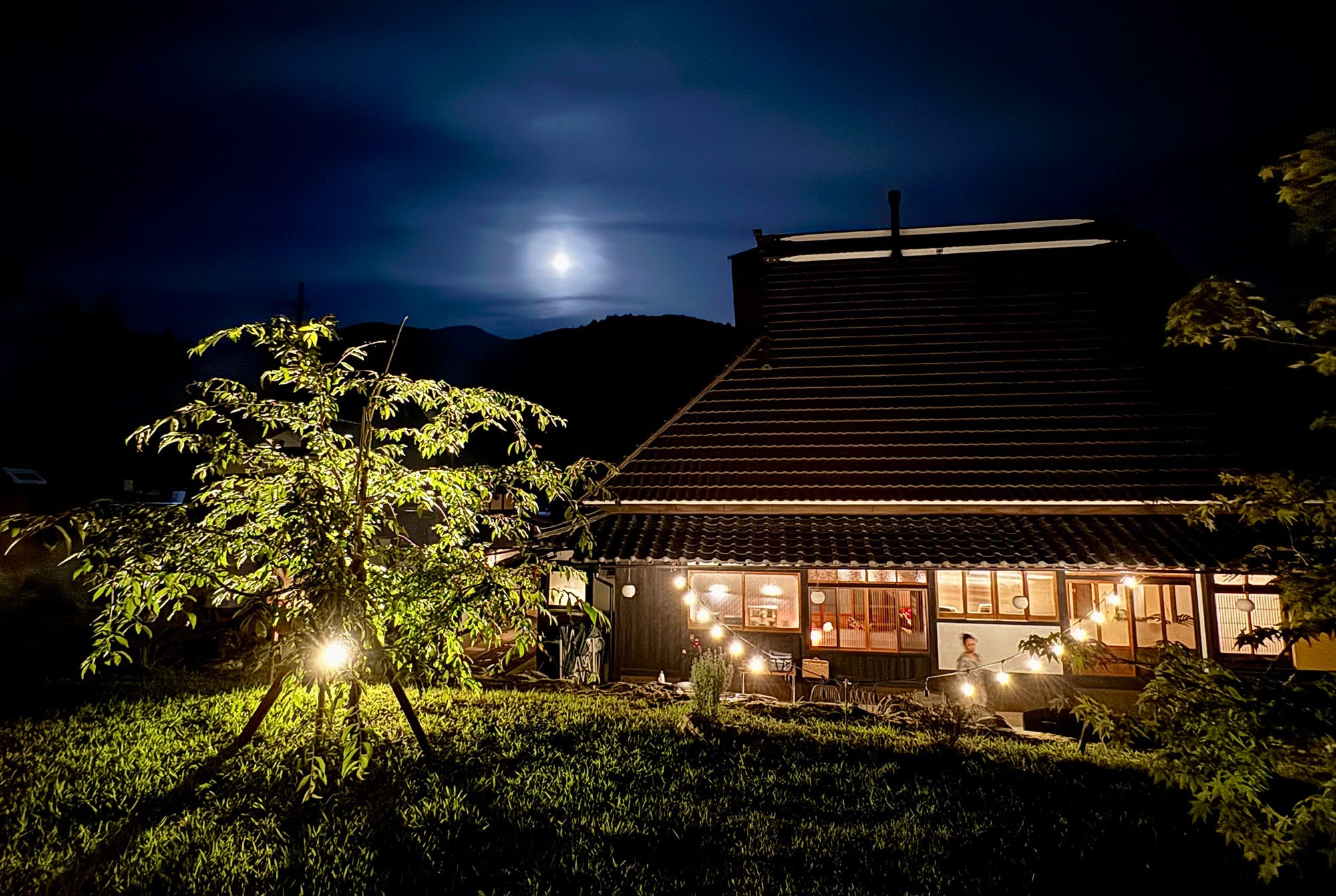 満月に浮かび上がるカーサ美山
