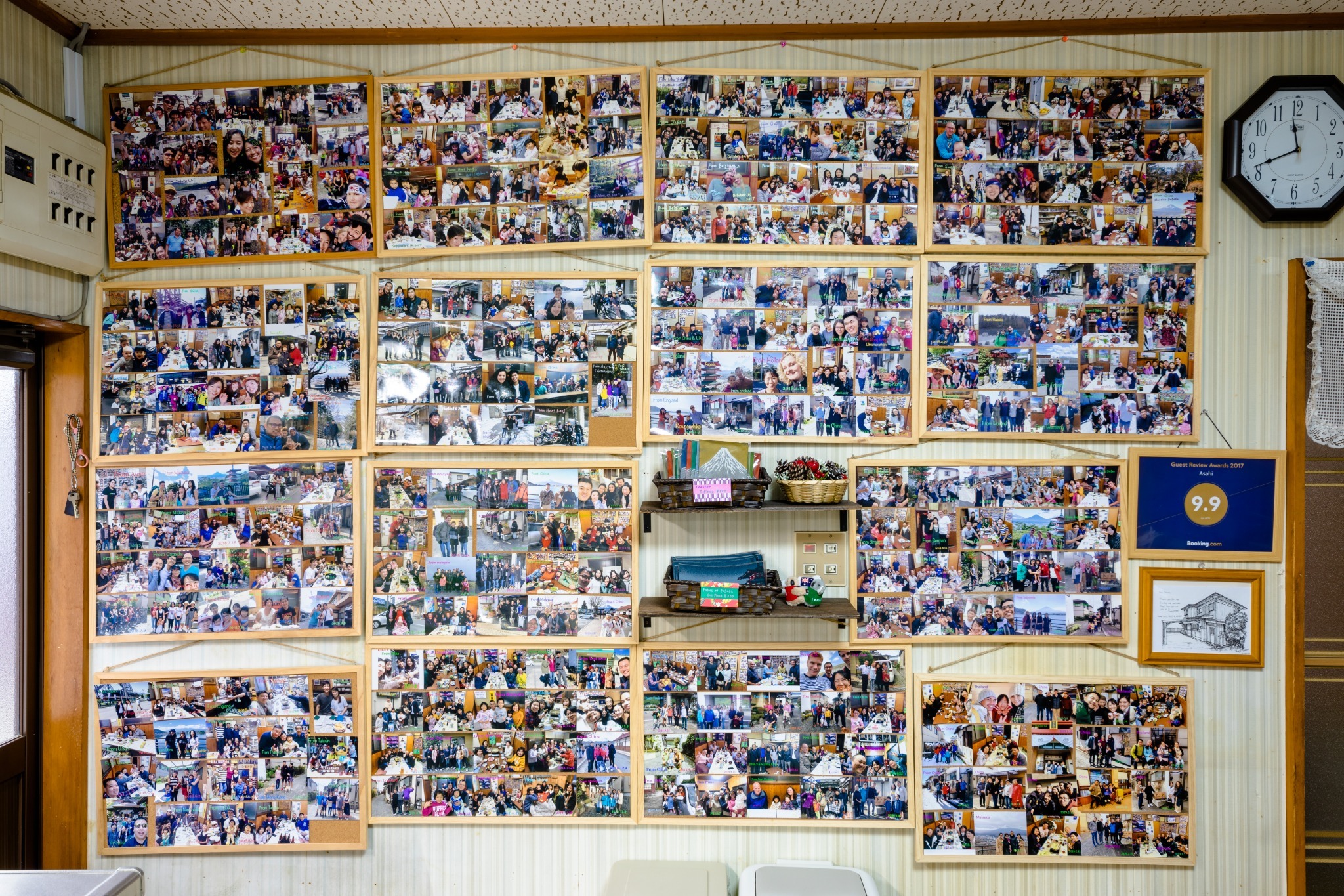 キッチン装飾(ゲストとの写真)