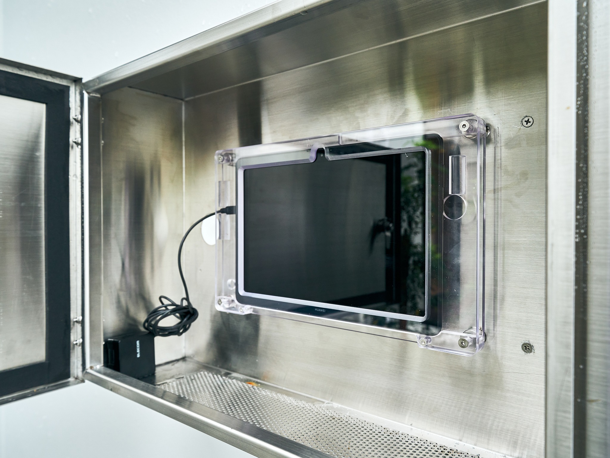 タブレットにてセルフチェックイン