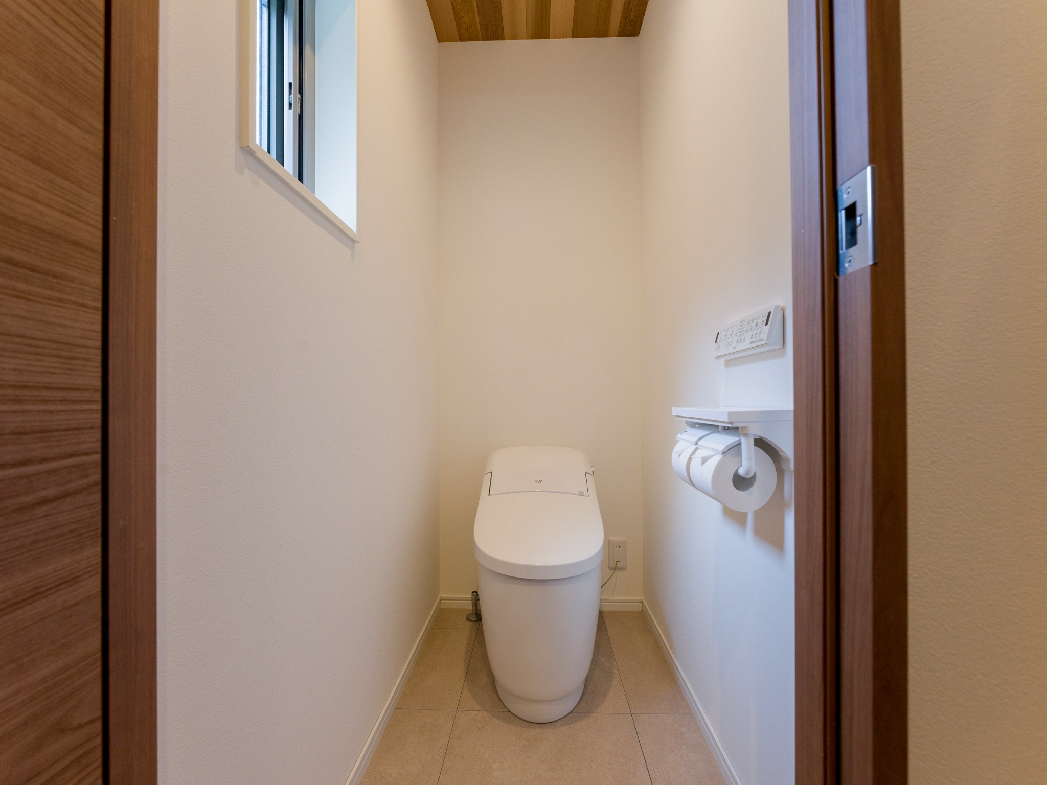 【トイレ】温水洗浄機能付きトイレを完備
