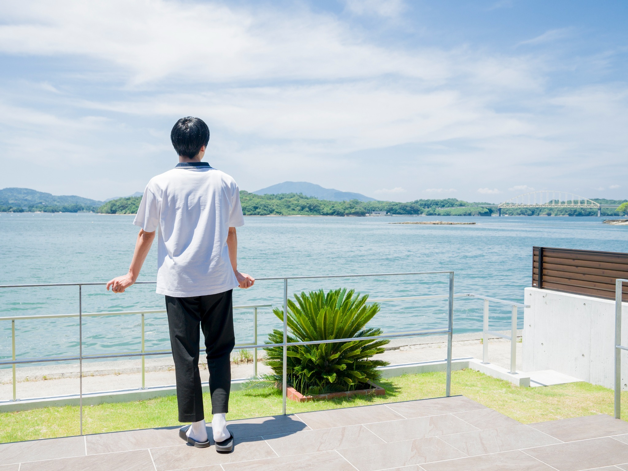 【テラス(イメージ)】天草の透き通った海、広い空、島々を一望できるデッキ