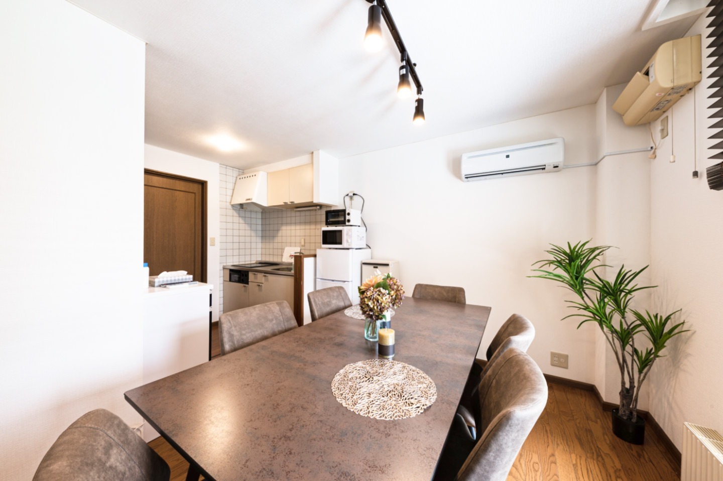 食卓テーブルあり☆