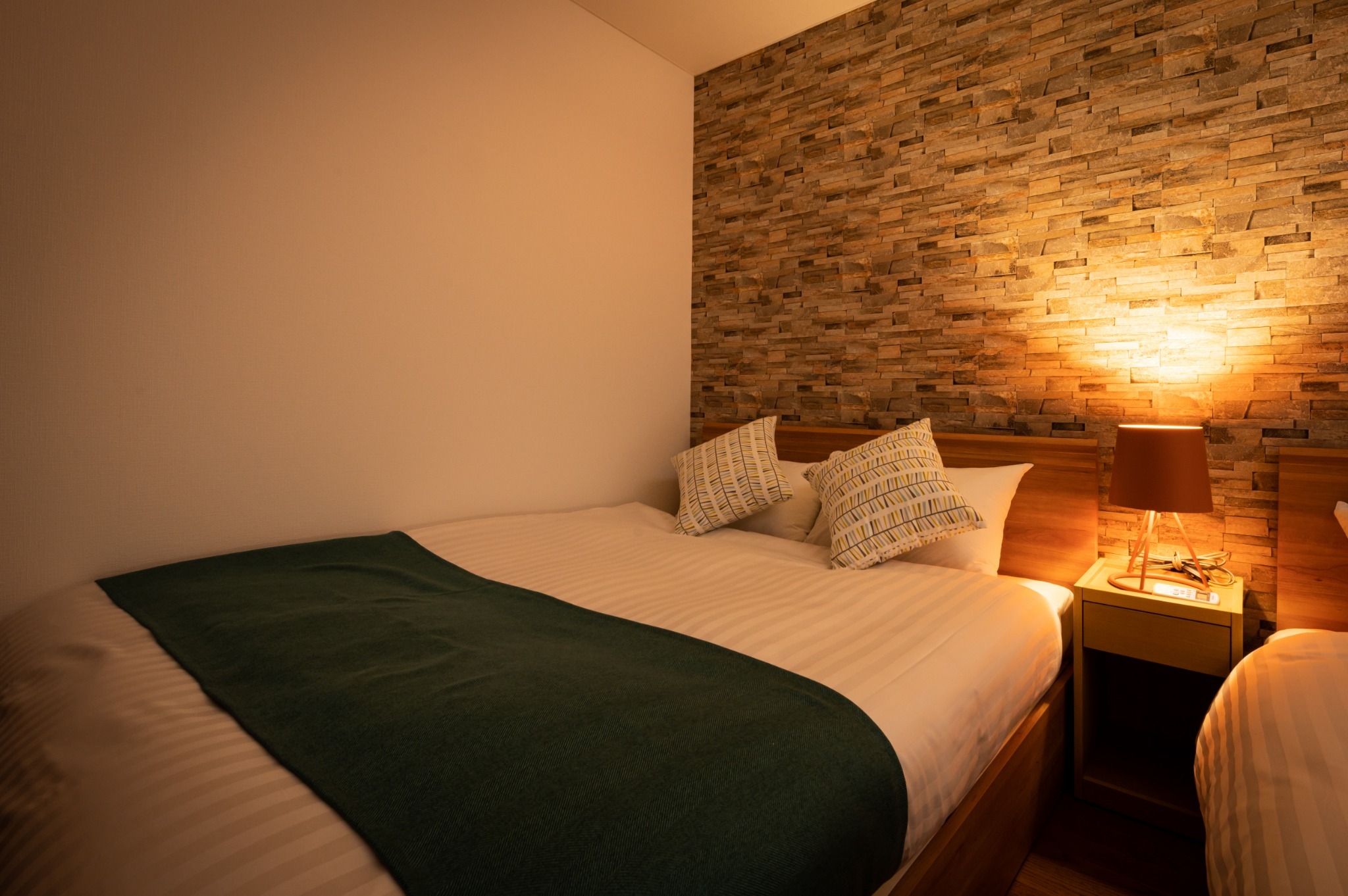 こちらの寝室にもベッド☆