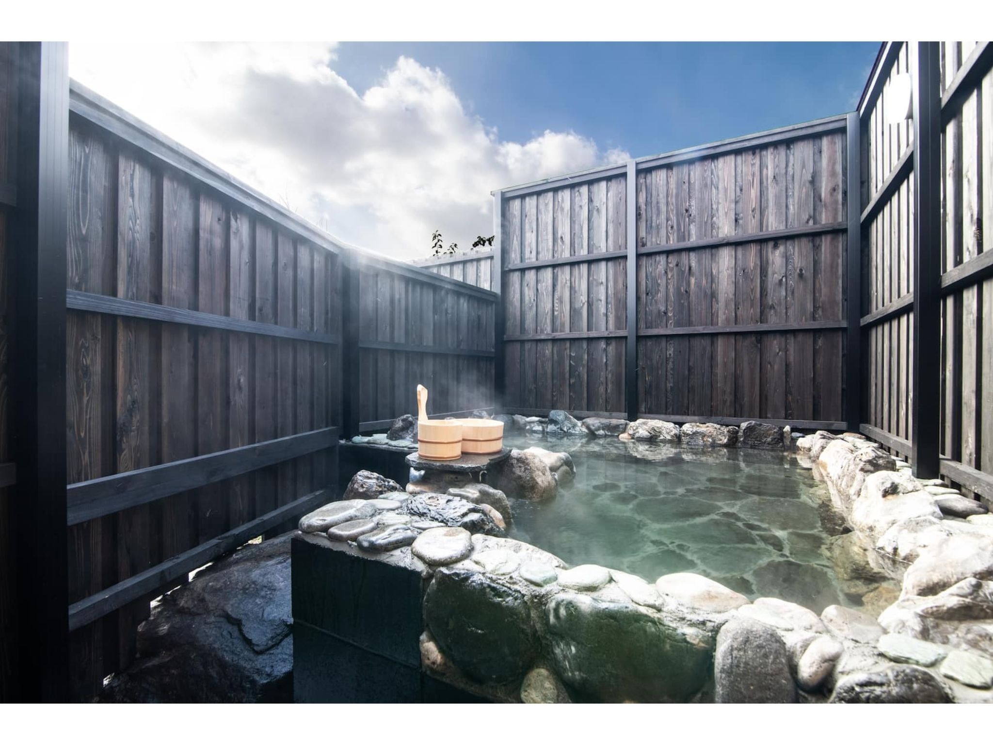 縁庵 )NEW 湯の坪街道まで徒歩6分温泉つき!! 大パノラマの由布岳!☺︎ 貸切一軒家