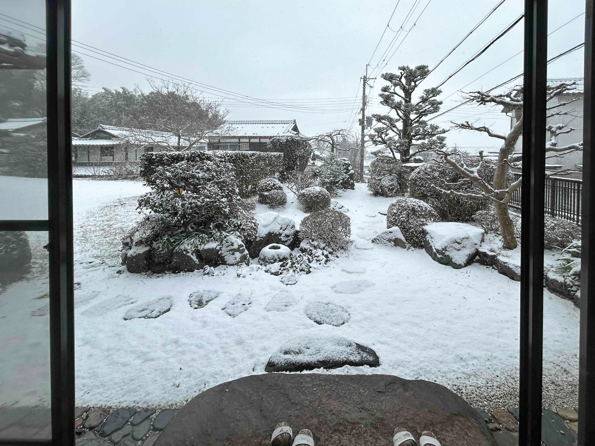 ・【景色・冬】四季折々の自然が楽しめる亀岡市。雪が降り積もる日の風景です