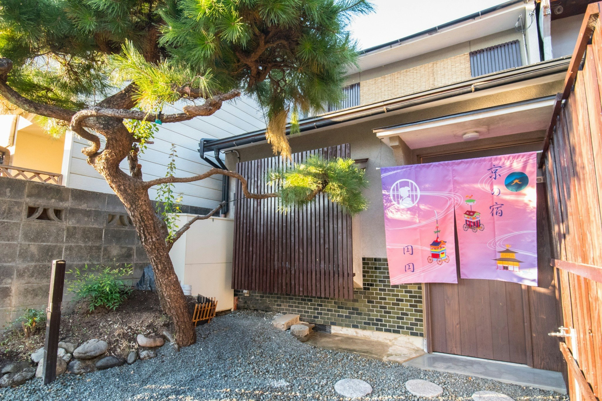 二条城・金閣寺・嵐山など有名観光地まで好アクセス!JR京都駅から3駅