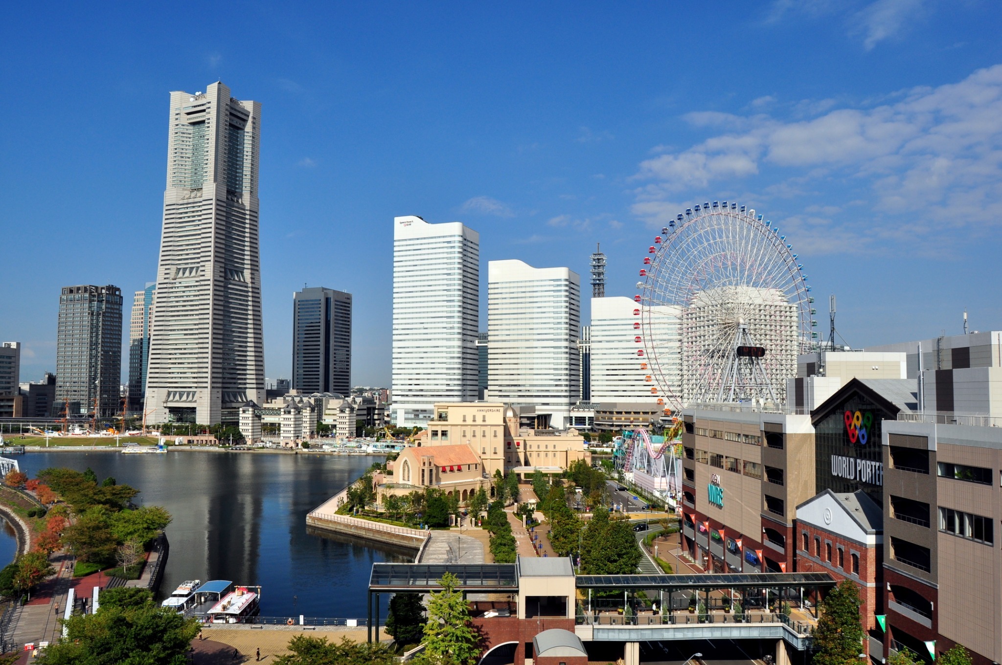 Great touristy areas of Yokohama such as Minatomirai, China Town, Motomachi  and Yamashita Park are within 2-3 Km.