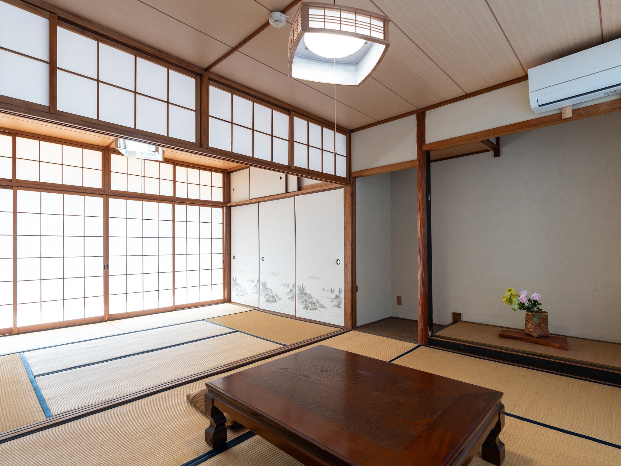 ・【床の間&寝室】床の間付き、贅沢な和空間