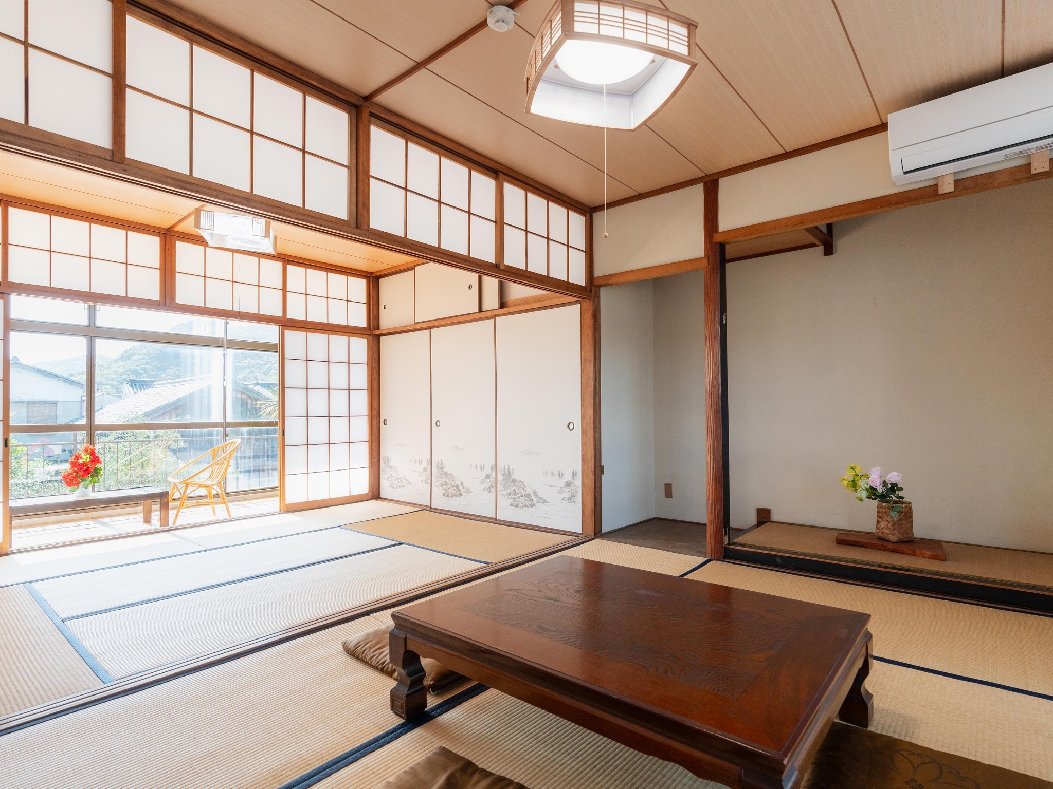 ・【床の間&寝室】広々和室とサンルームで日向ぼっこ