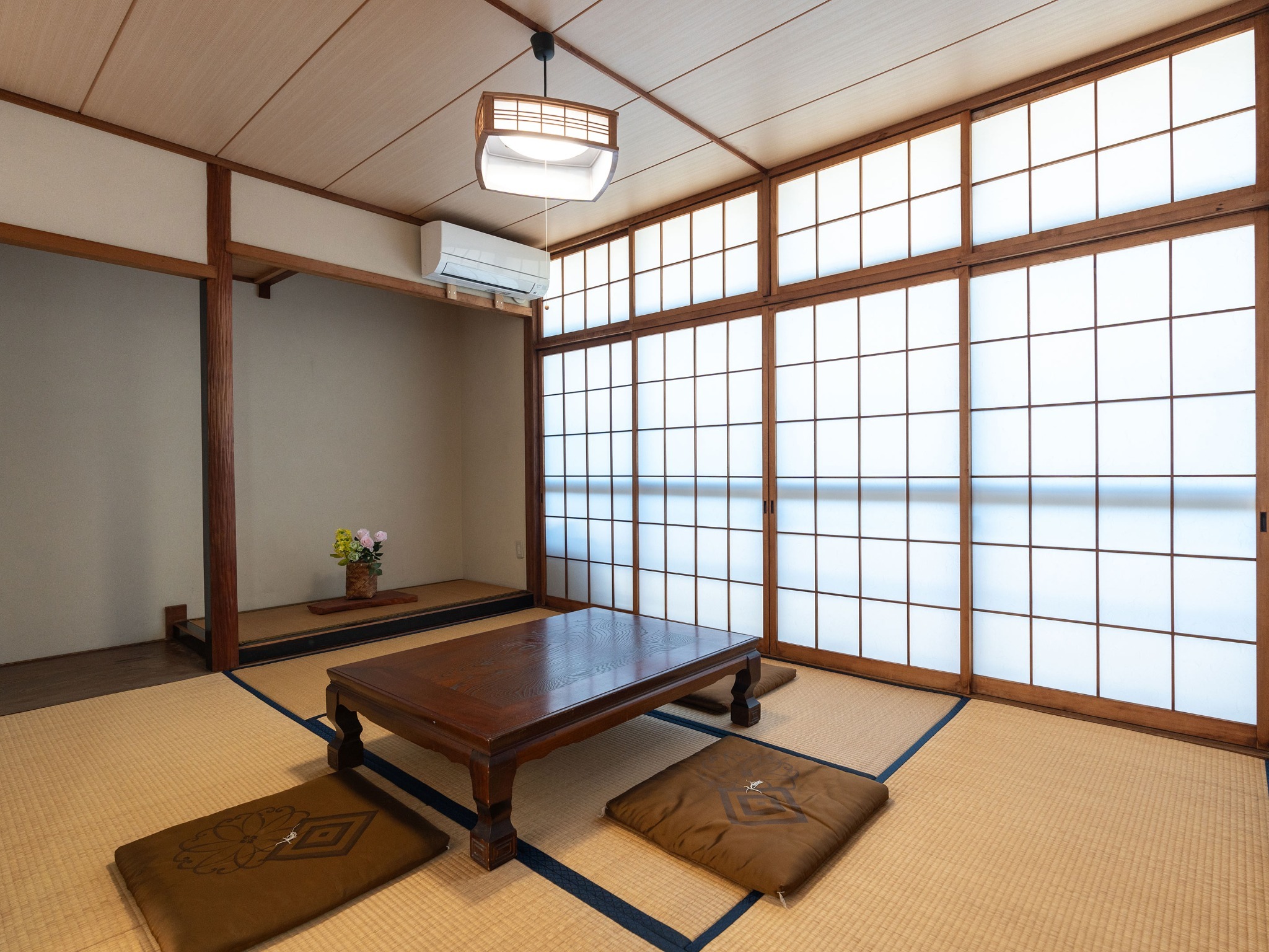 ・【床の間】趣のある和室で、ゆったりと。