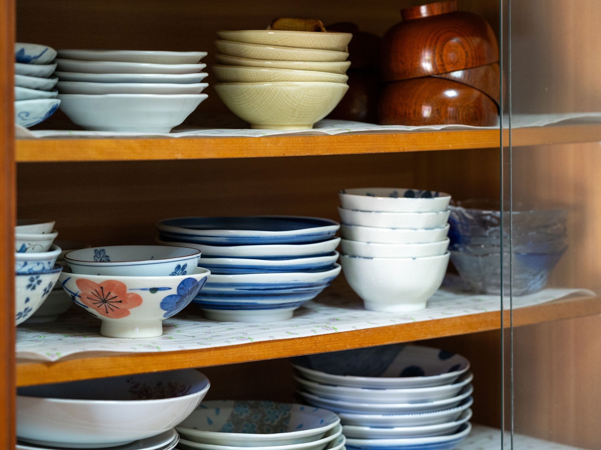 ・【食器棚】大人数でも安心!豊富な食器をご用意