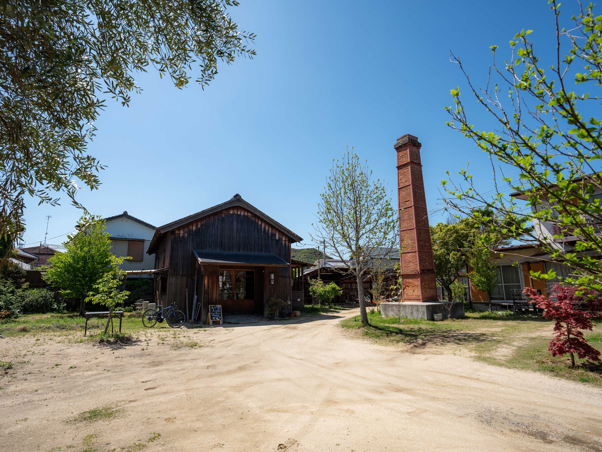 ・【中庭】昔の酒蔵でカラオケ!ピザ窯もすぐそこに
