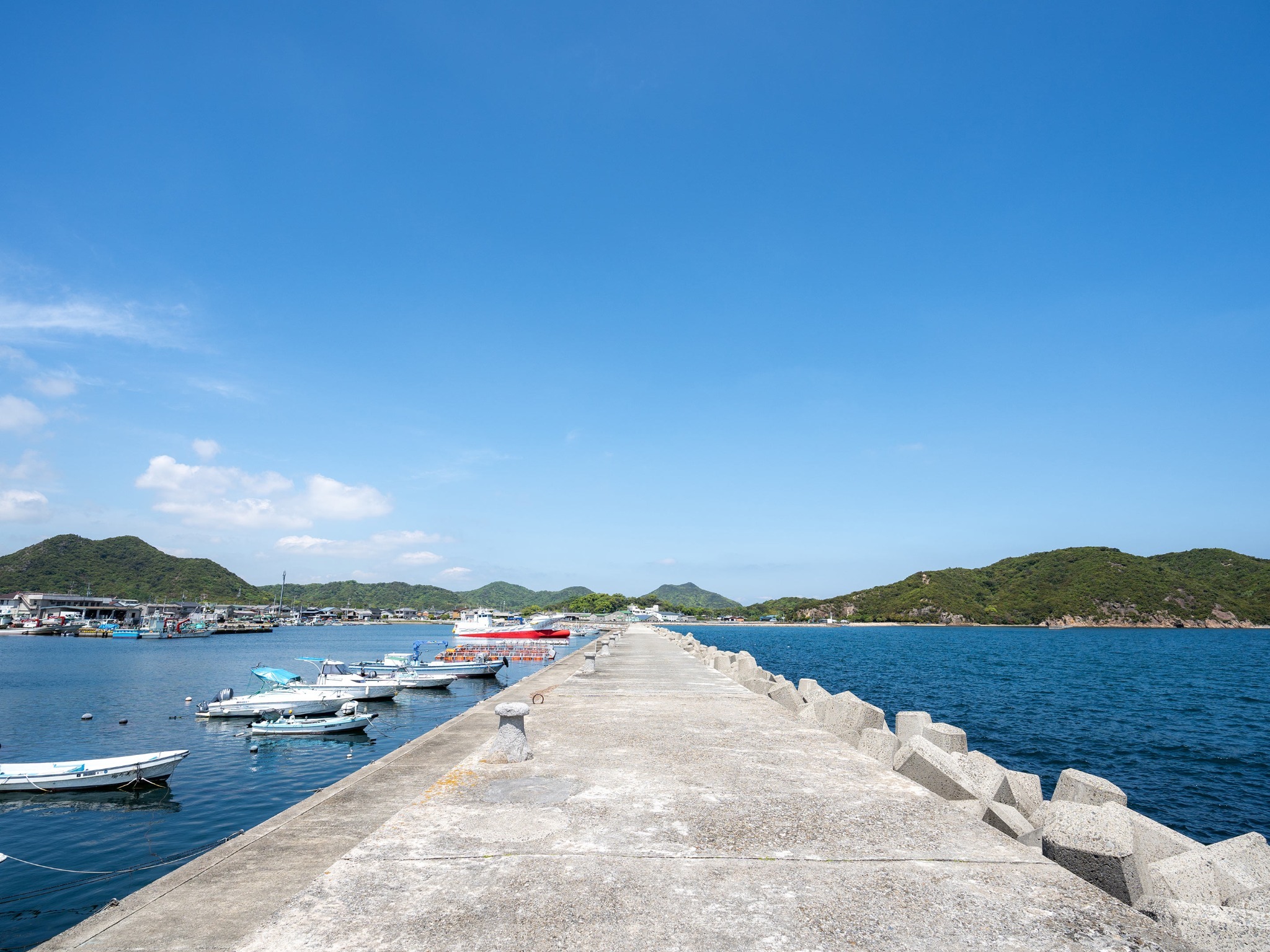 ・【周辺観光スポット】アートな湾岸、散策を楽しもう