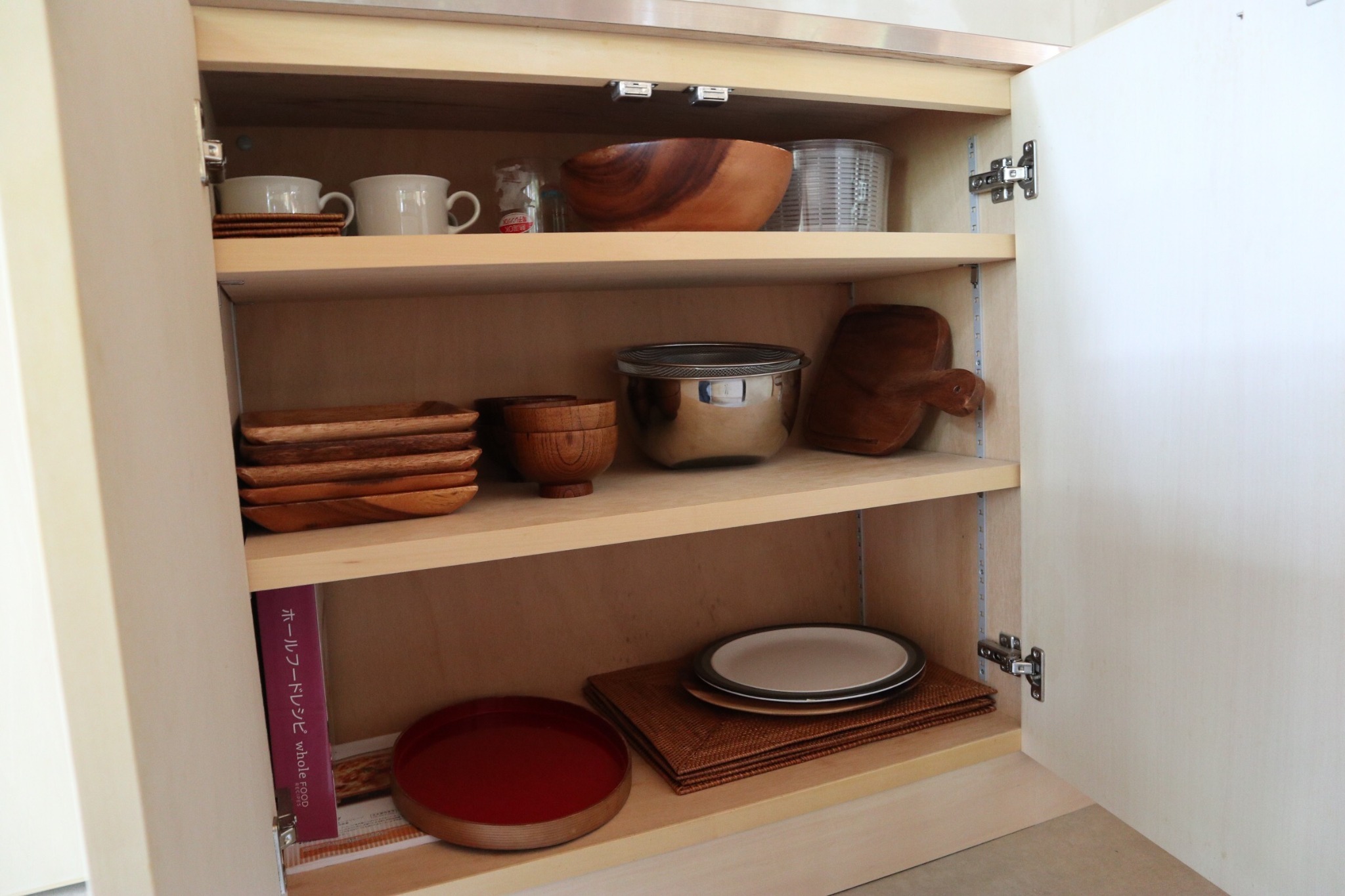 Equipment such as tableware