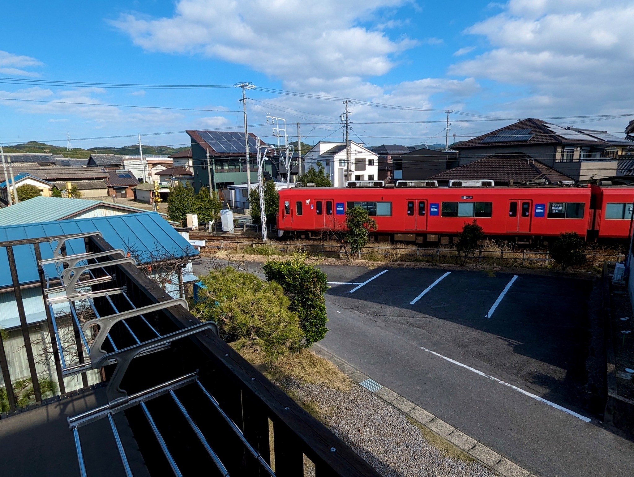 ベランダより 名鉄電車