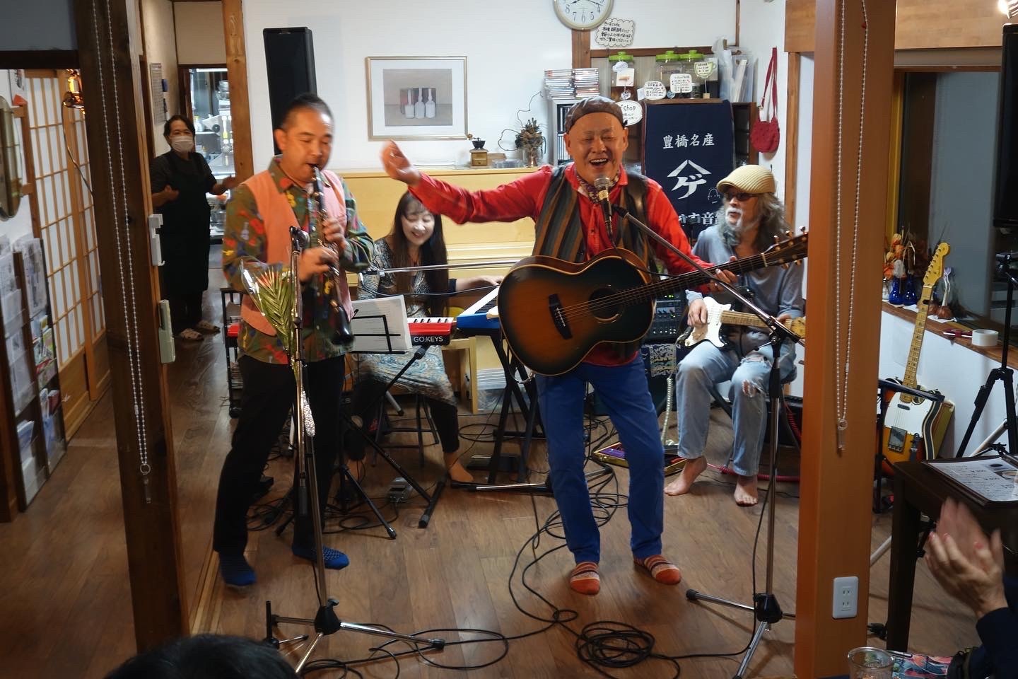 カフェでのライブ