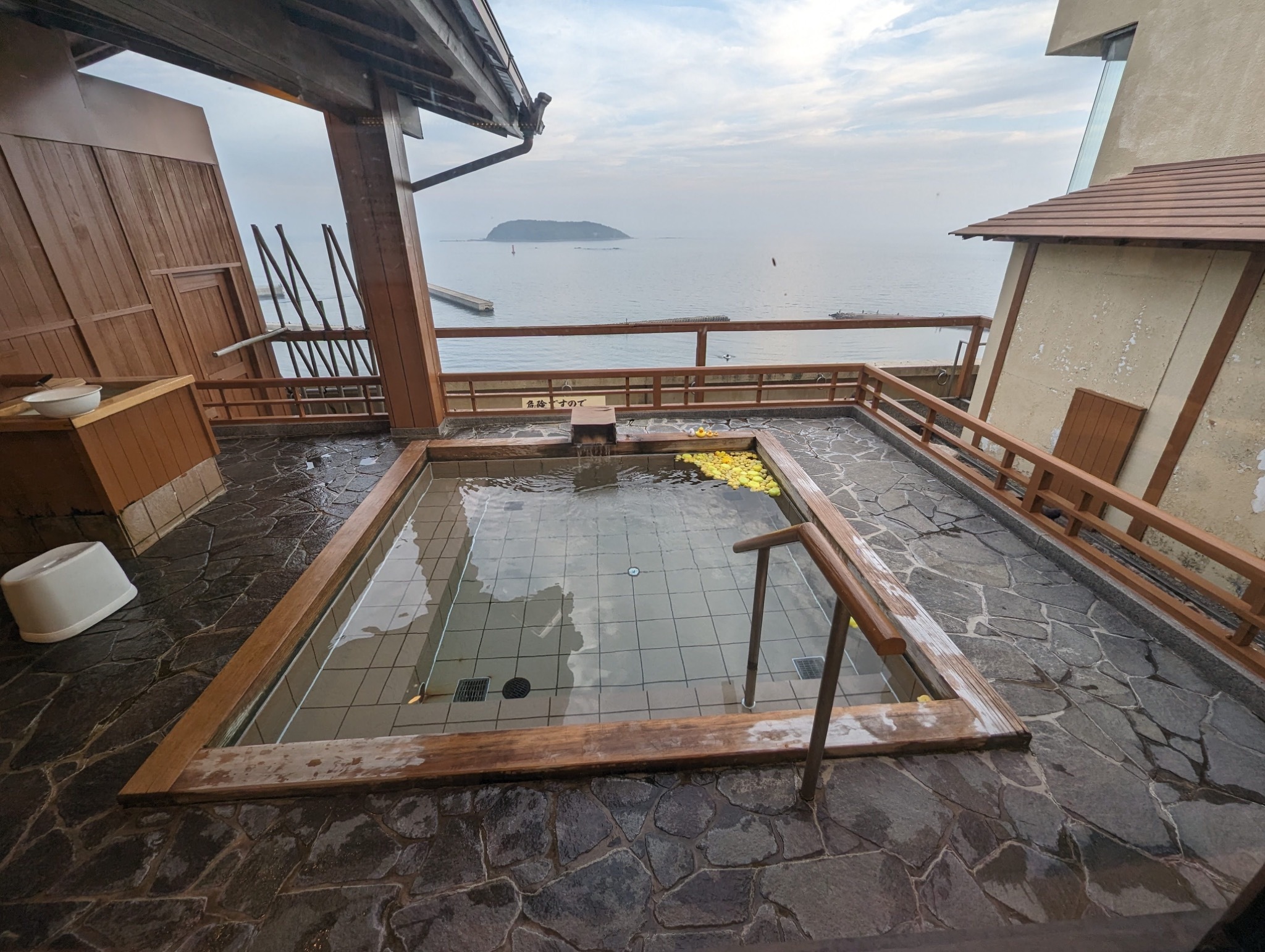 吉良温泉の露天風呂(竜宮ホテル)