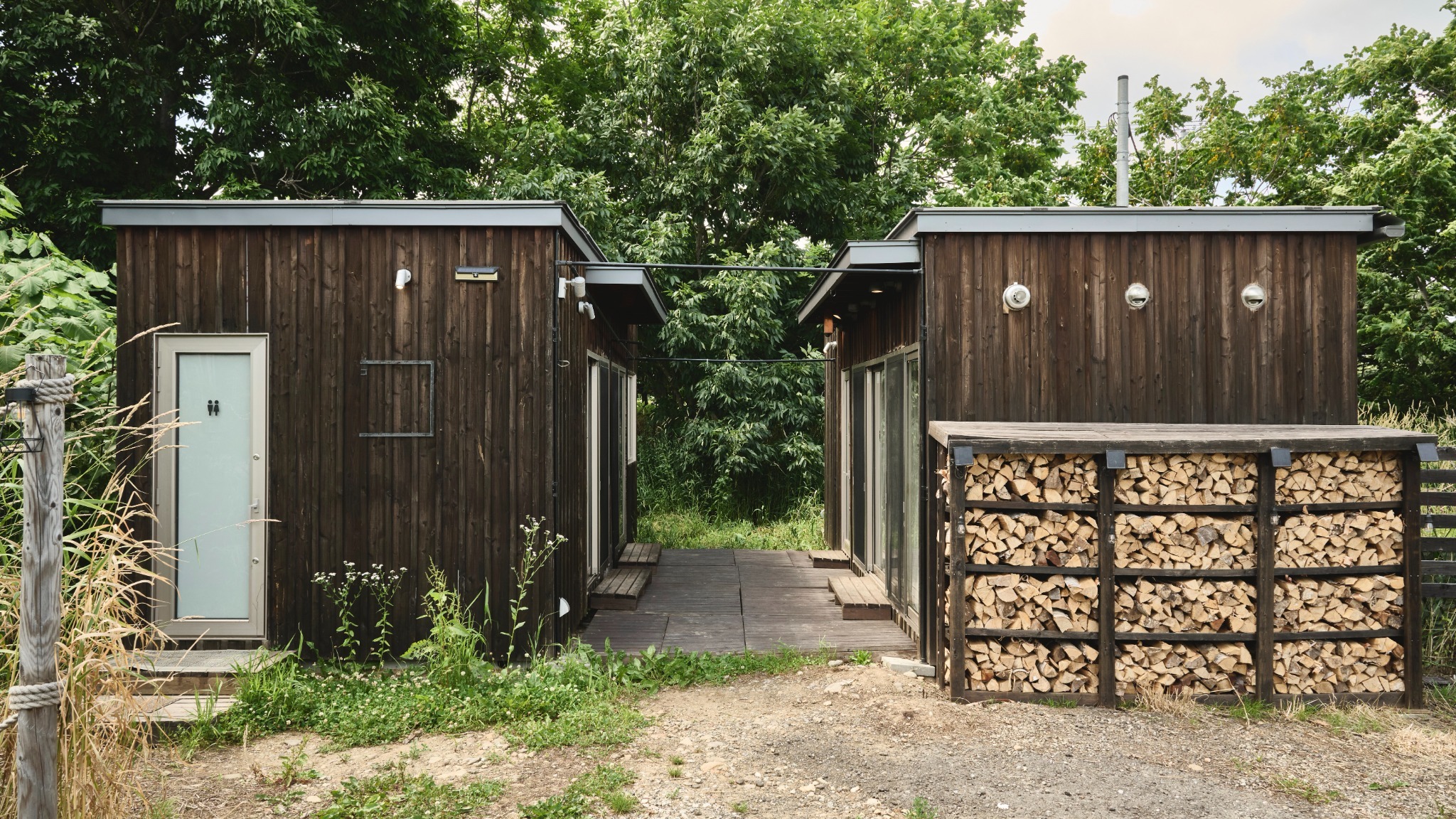 共用シャワー棟外見