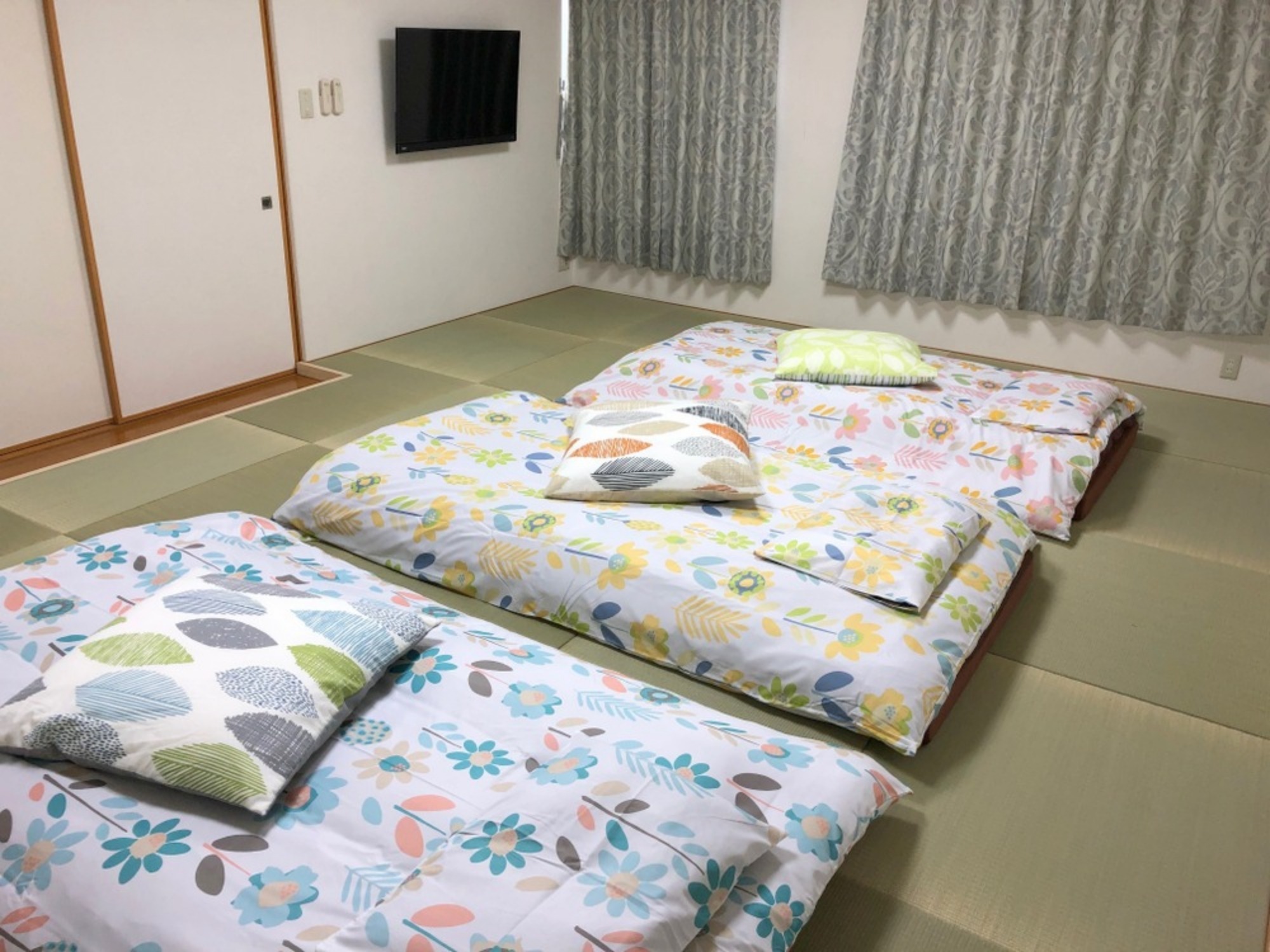 広々3階琉球畳ルーム、寝室です。