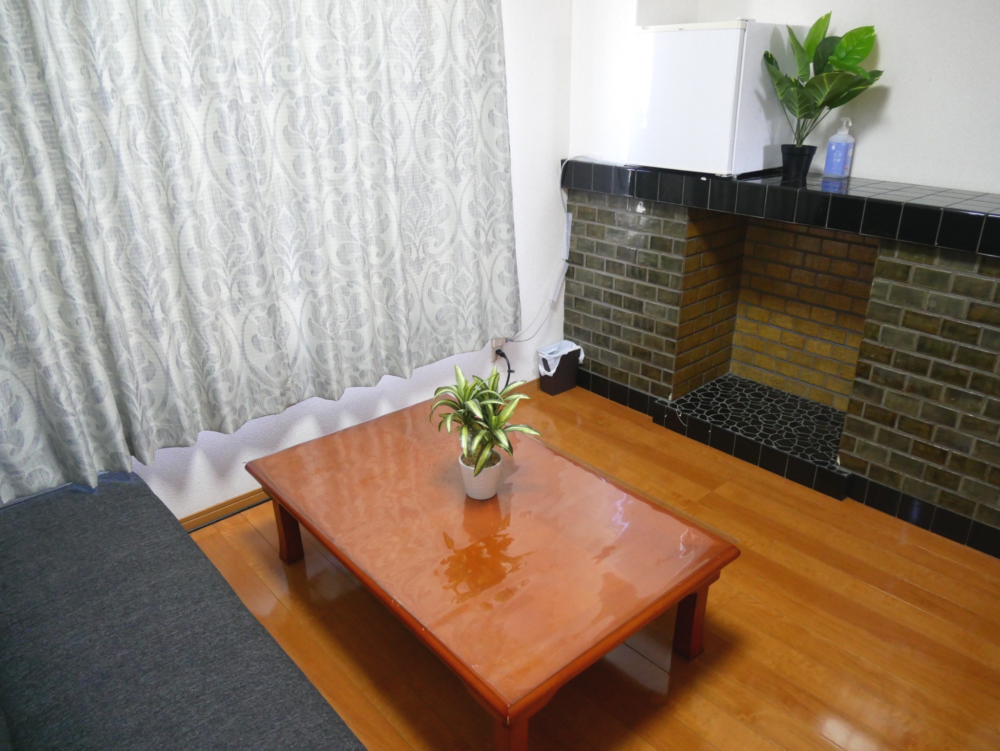 3階の暖炉風のスペースです。 読書、仕事パソコン用、軽食などのスペースとしてご利用ください。