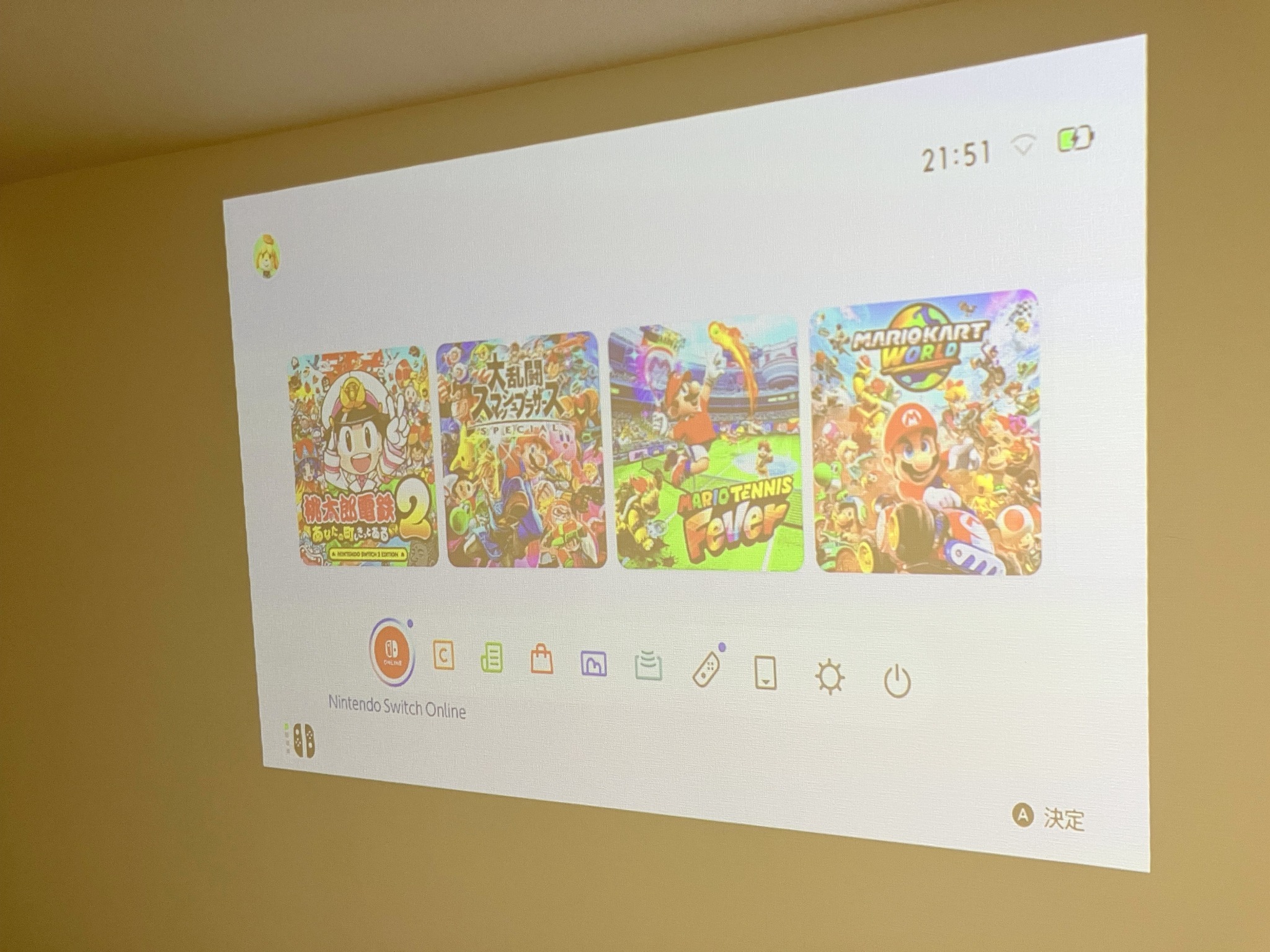 3階のアラジンプロジェクターに接続して大画面で楽しむことができます。