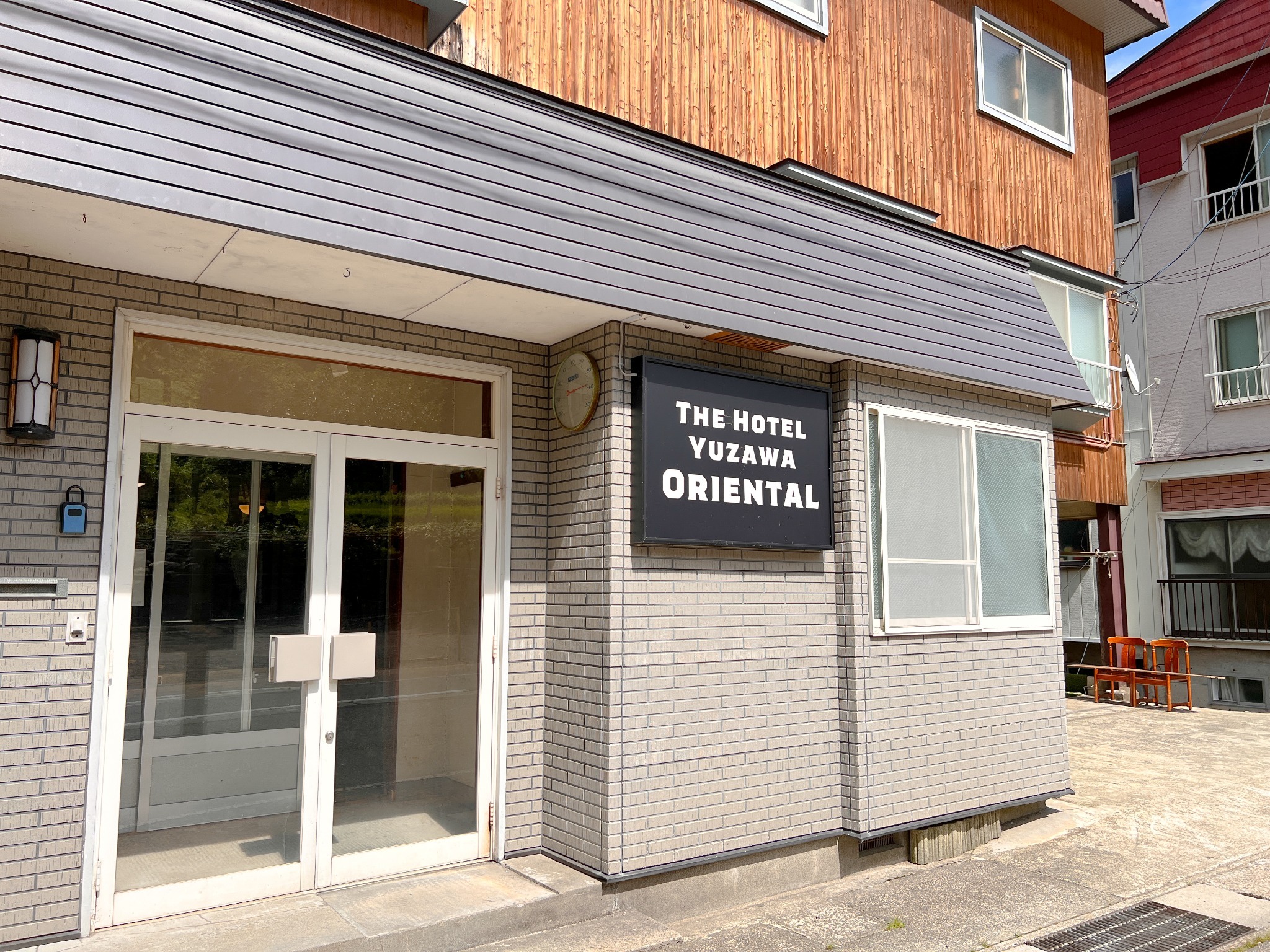 夏と秋の施設外観