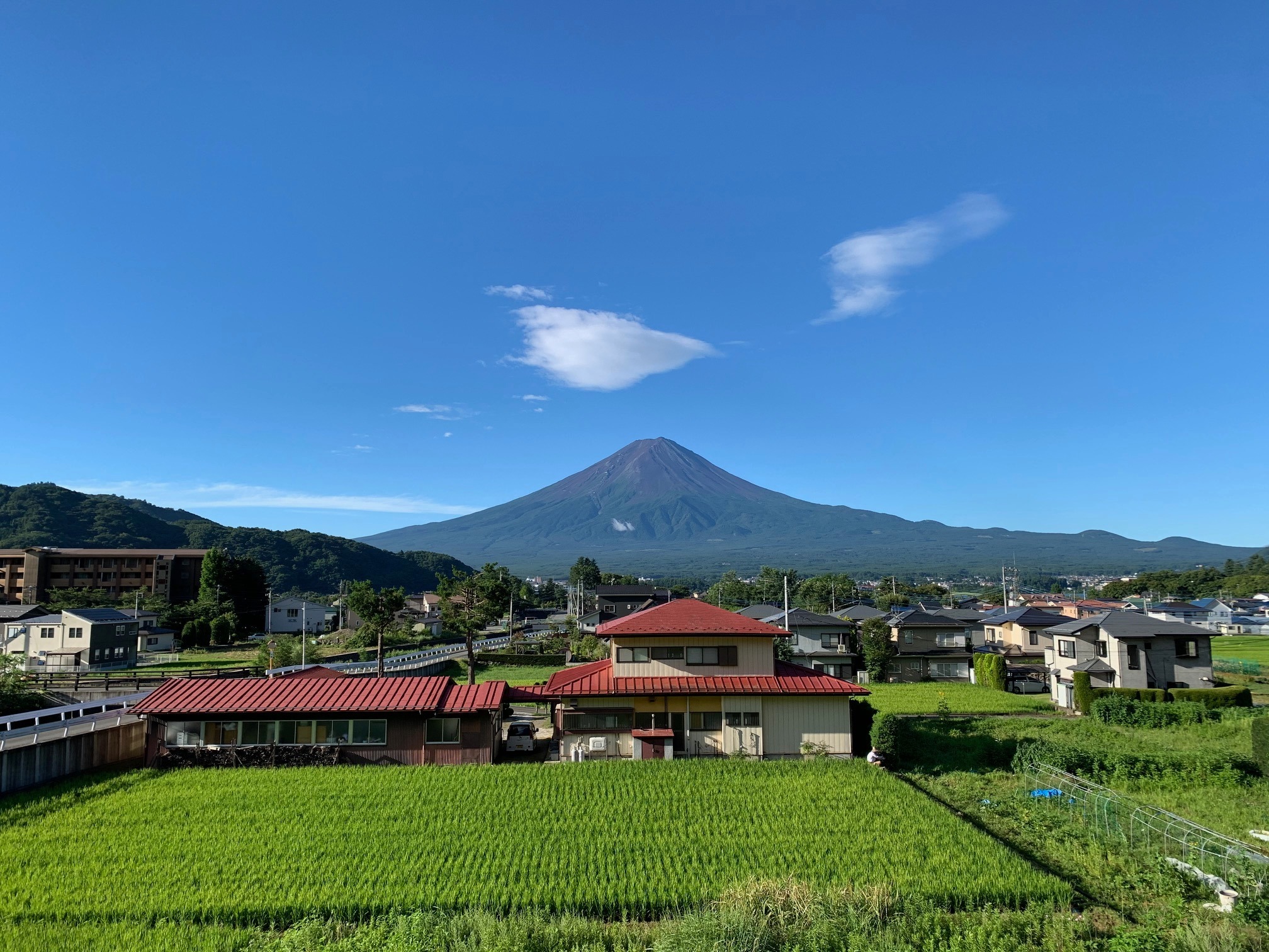 富士河口湖、ウッドバルコニーと展望デッキを備えた、絶景富士山が楽しめる貸し切り一軒家