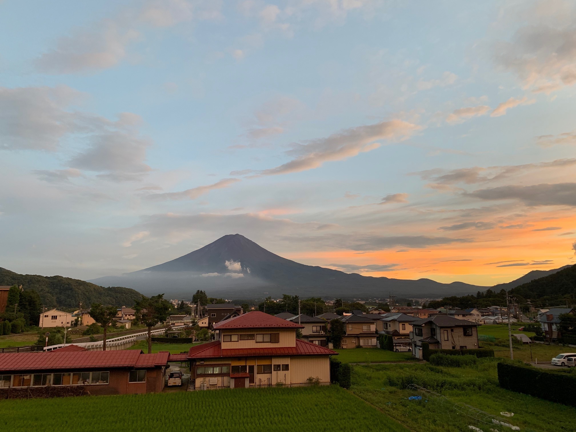 富士河口湖、ウッドバルコニーと展望デッキを備えた、絶景富士山が楽しめる貸し切り一軒家