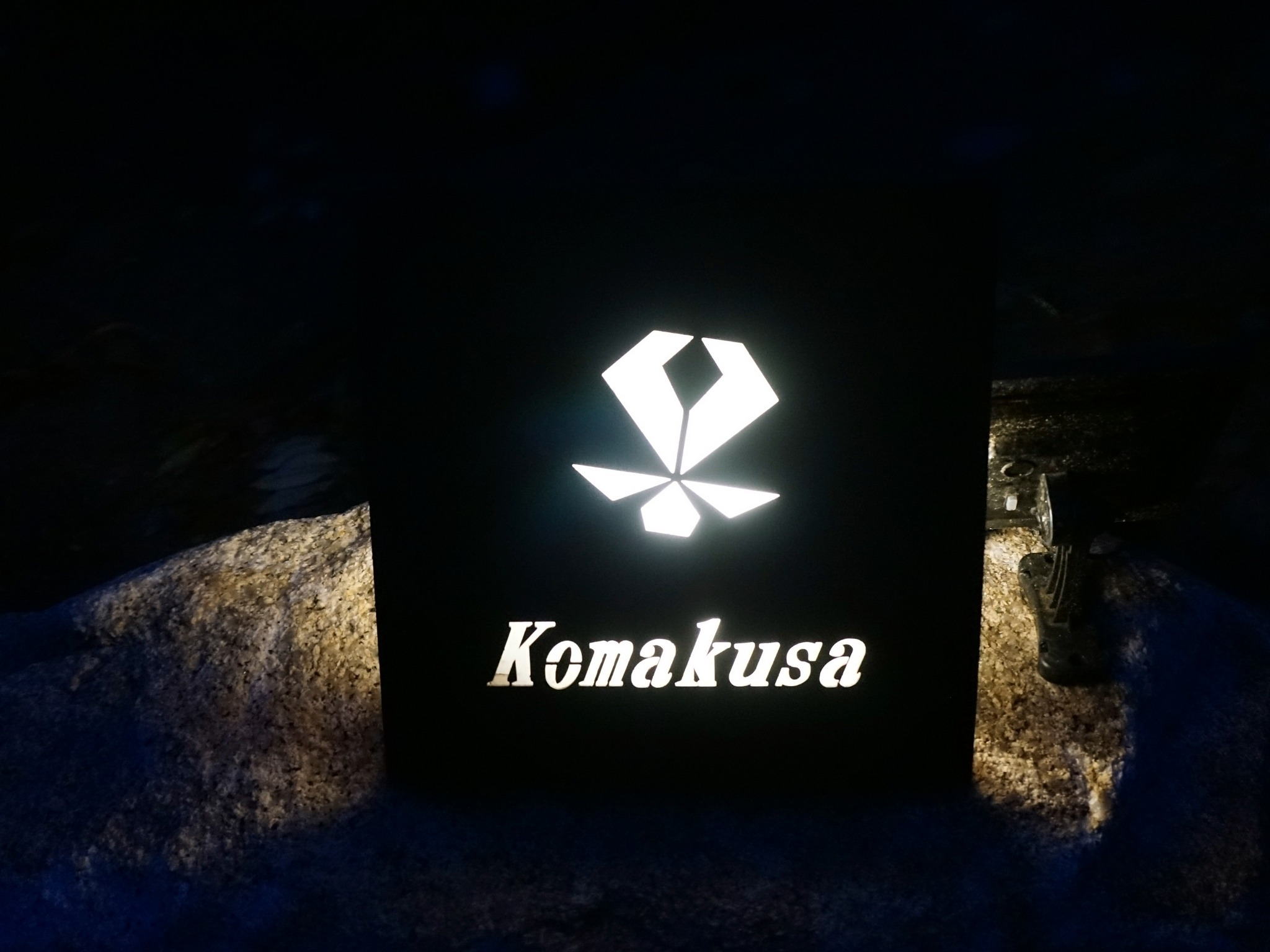 ・【吹き抜けタイプ/看板】山野草の一種「かたくり」をモチーフにした看板