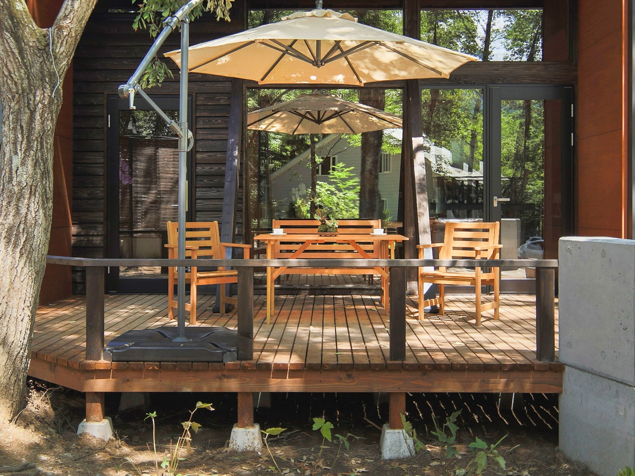 ・【2階吊り橋タイプ/外観】森の中に佇む三角屋根の貸別荘で静かで贅沢なひとときを