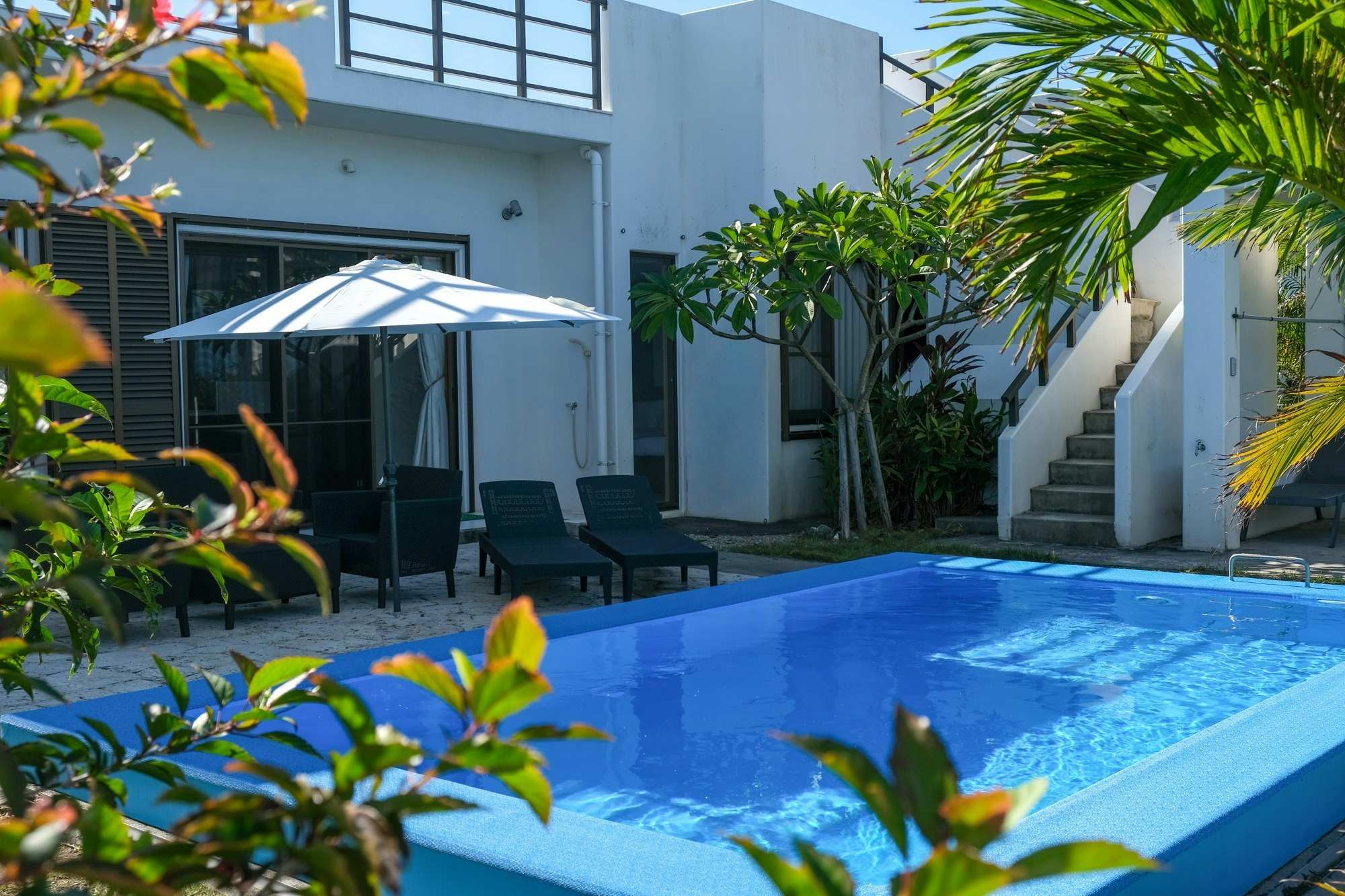 大人の癒し旅|洗濯乾燥機&キッチン完備|海まで徒歩1分 星空保護区の隠れ家プライベートプール付ヴィラ