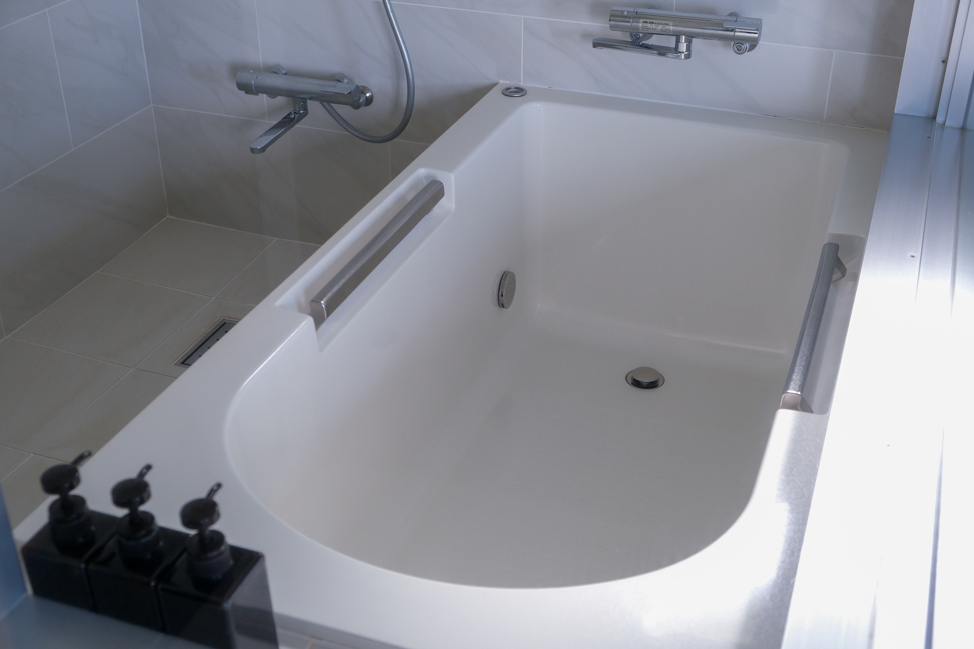 浴室|大人も足を延ばせるゆったりした湯舟