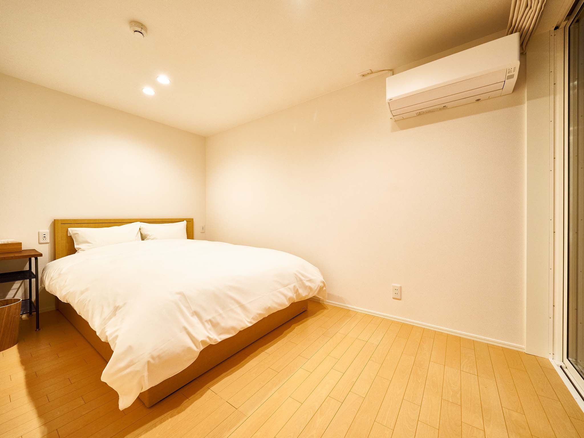 寝室2 幅140cmのダブルベッド