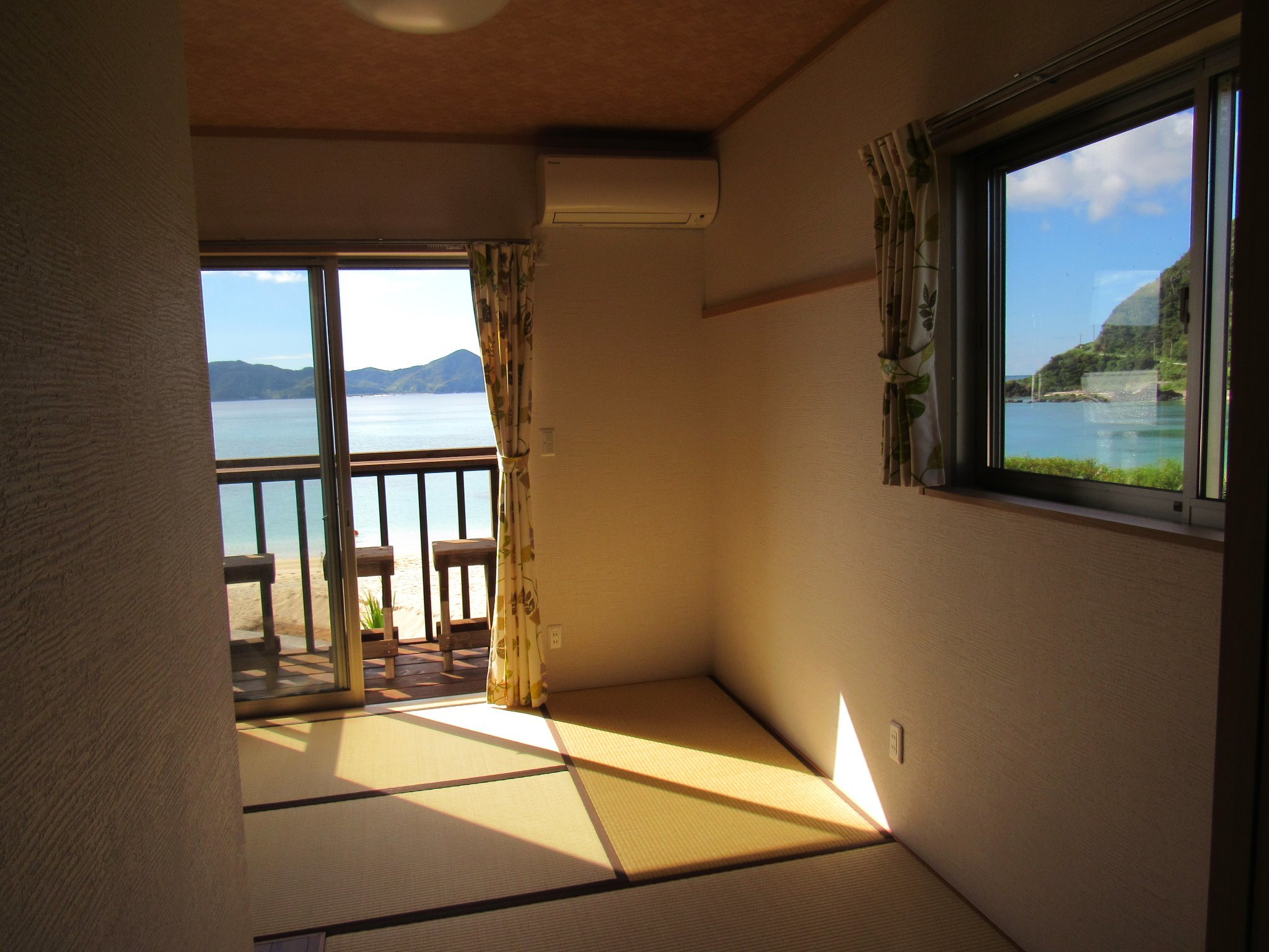 2階の和室になります。