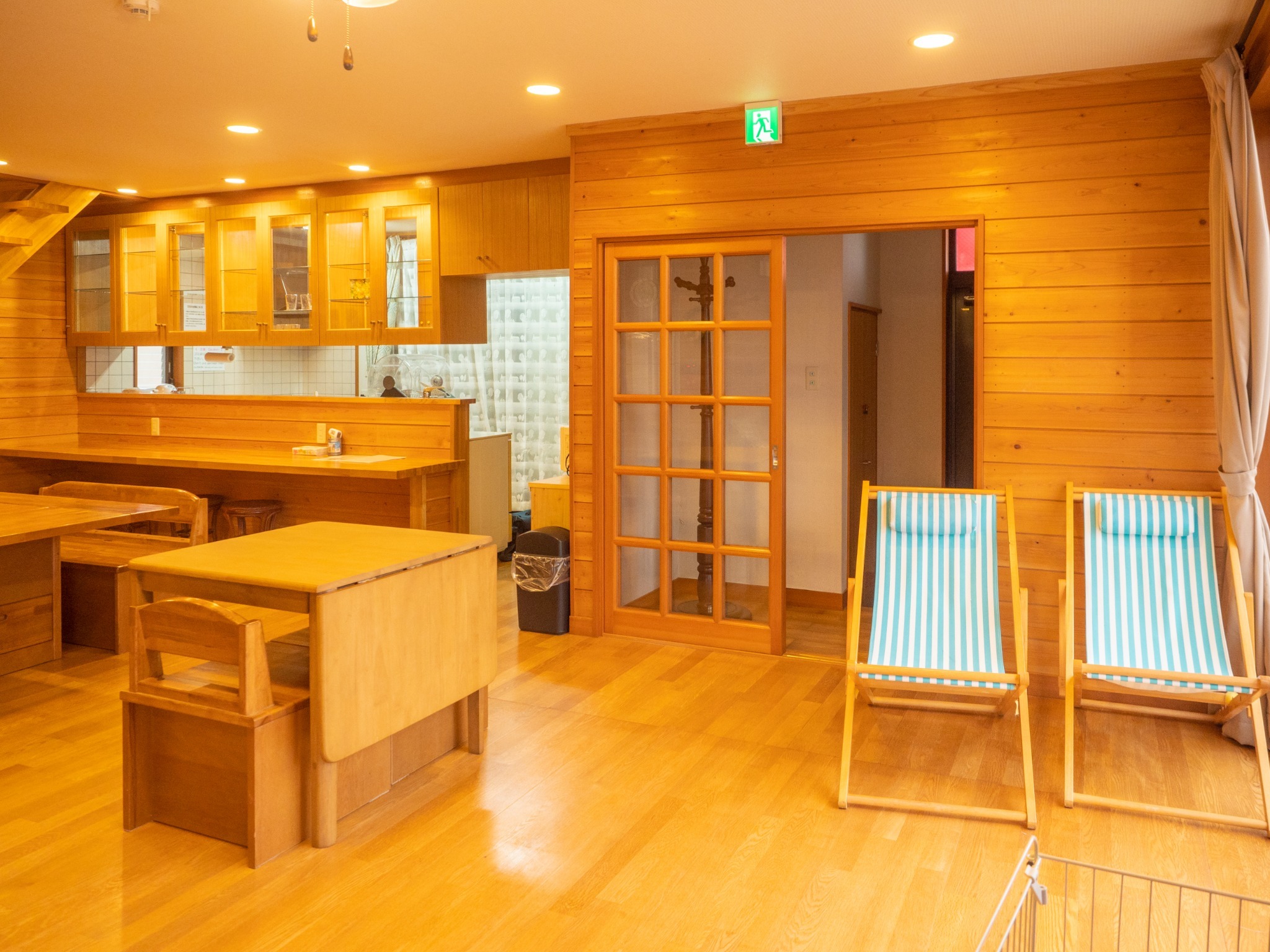 大家族向け。ハイランドパークまで徒歩で５分。広いデッキとリビ／民泊【Ｖａｃａｔｉｏｎ　ＳＴＡＹ提供】 写真4