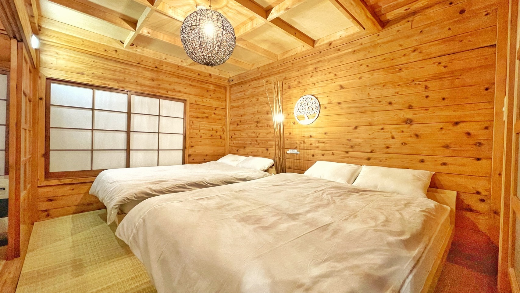 ベッドルーム(ダブルベッド2台)