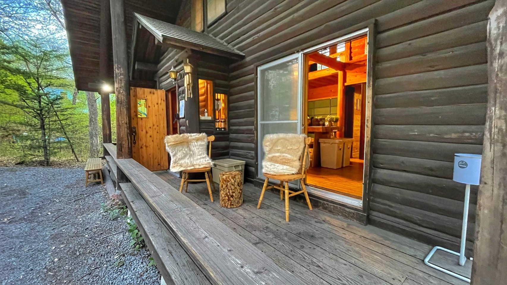 屋根付きウッドデッキ