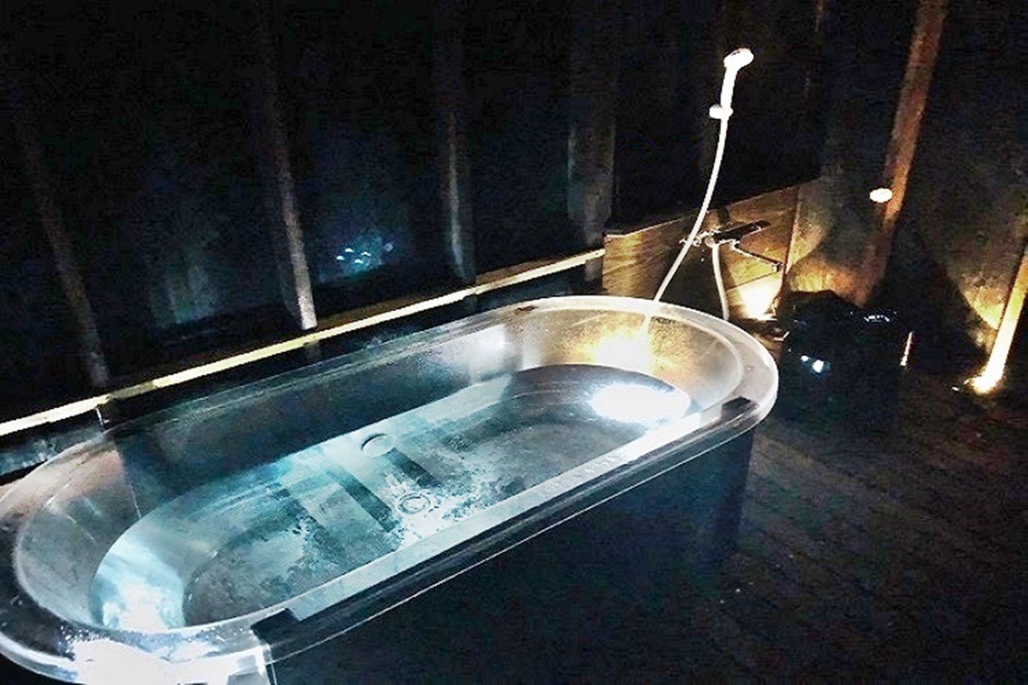 外にお客様専用の露天風呂も♪