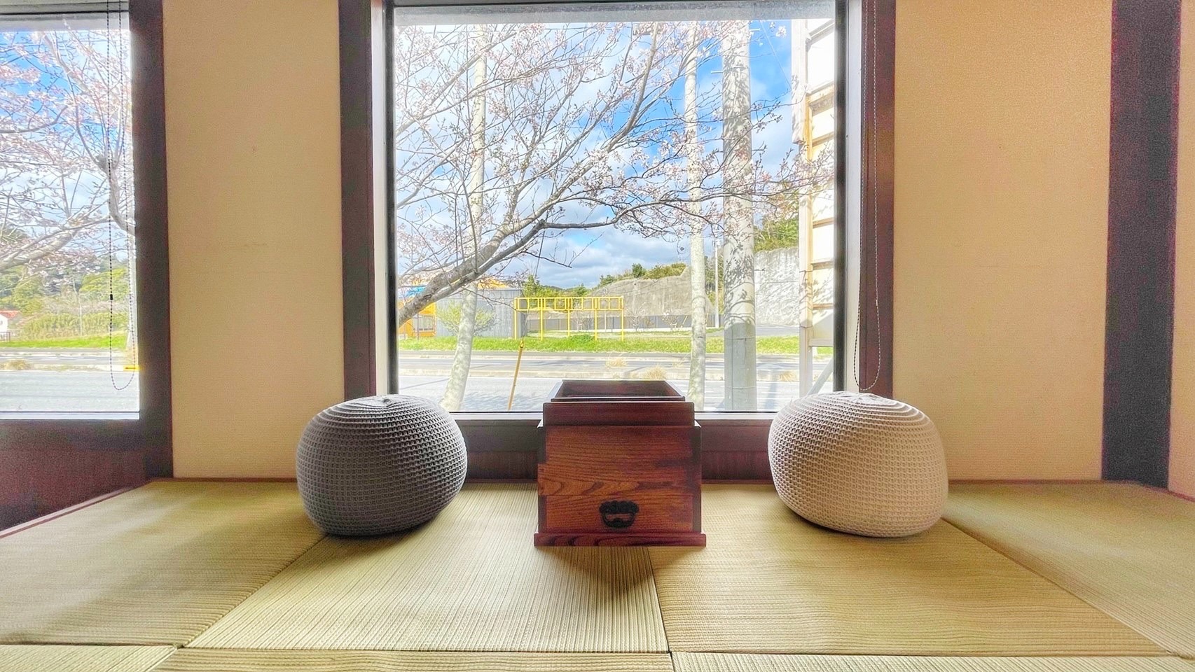 和室からも桜が見えます!