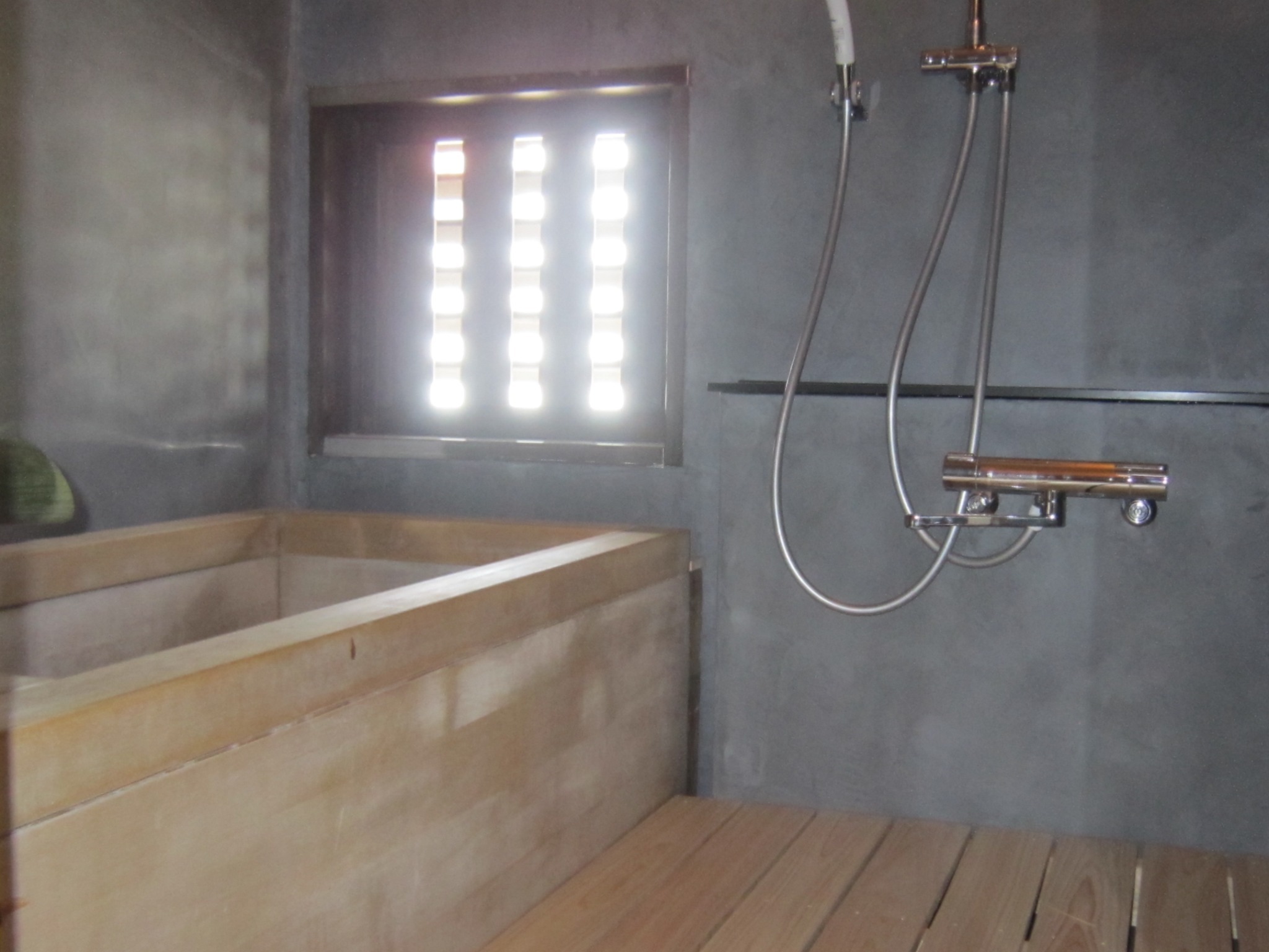 檜風呂の専用バスルーム