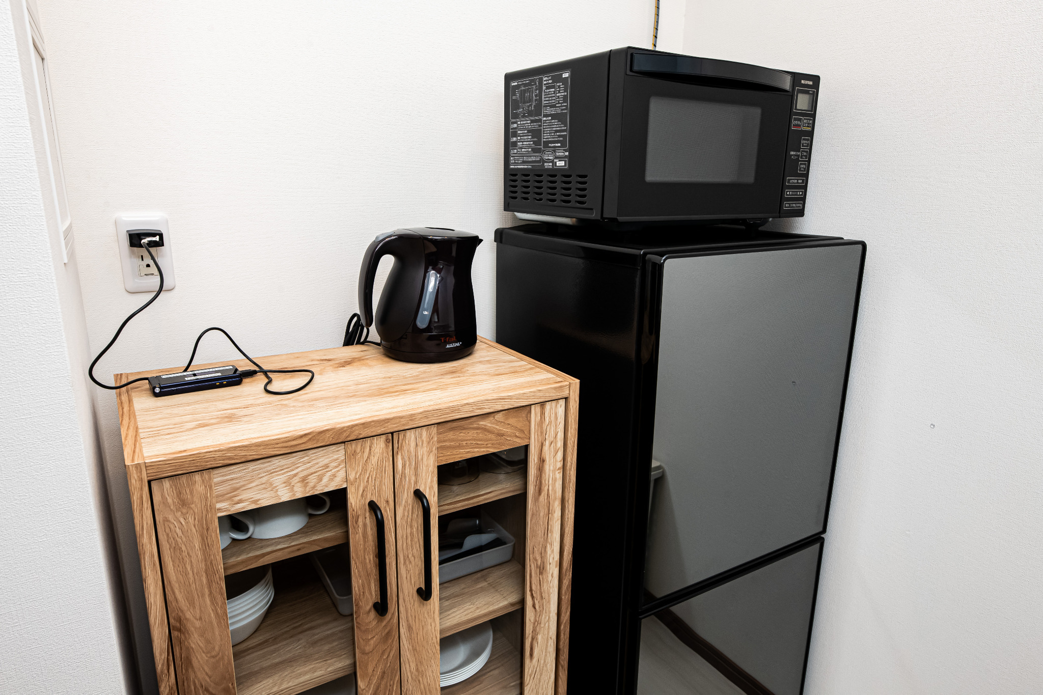 全室に食器類・電気ポット・冷蔵庫・電子レンジご用意してます。